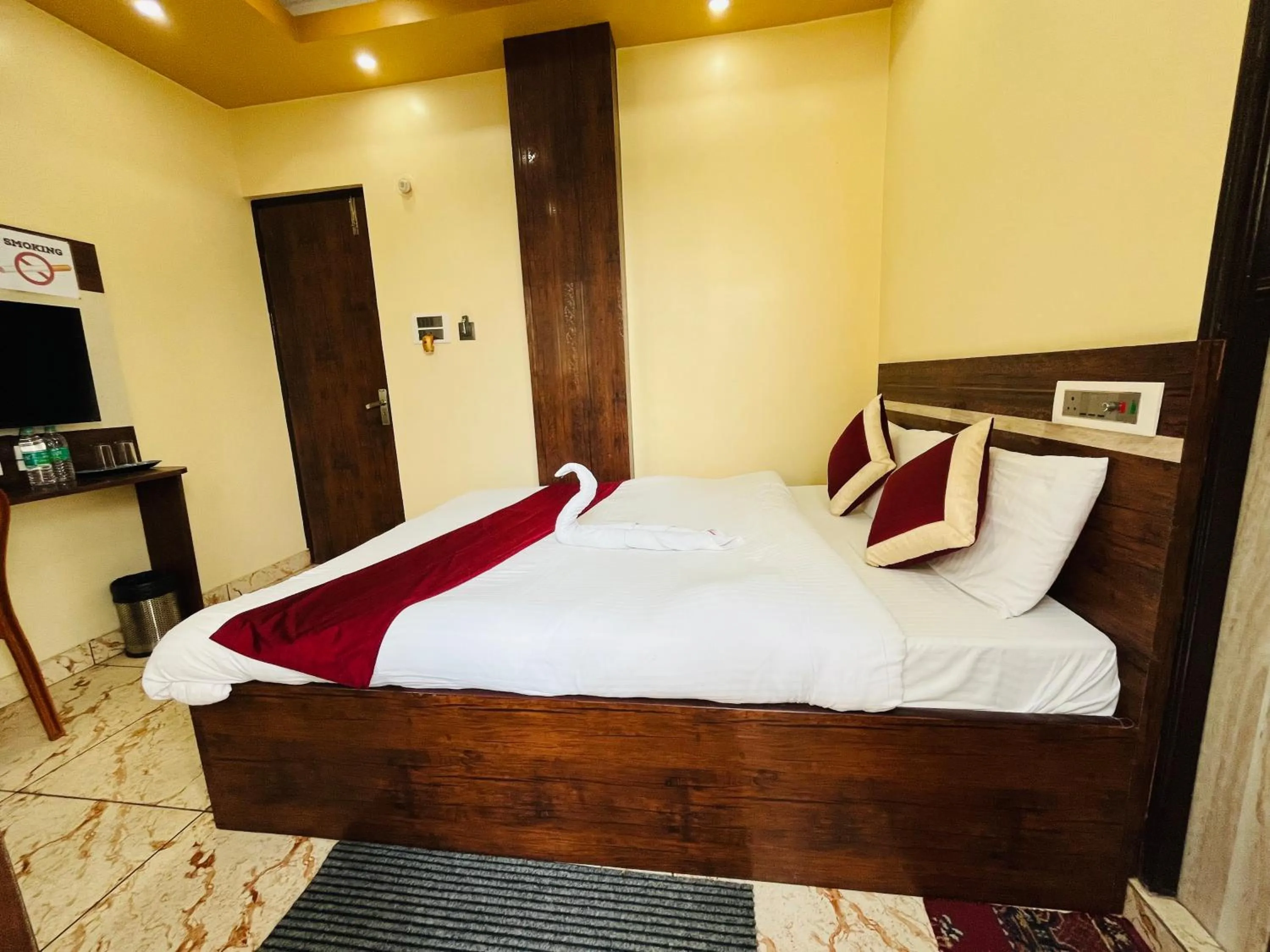 Bed in HOTEL KANAN INN