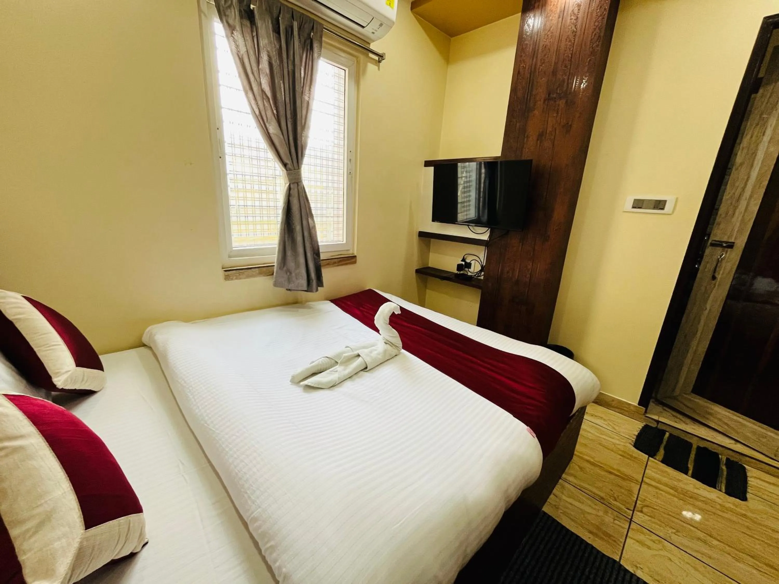 Bed in HOTEL KANAN INN