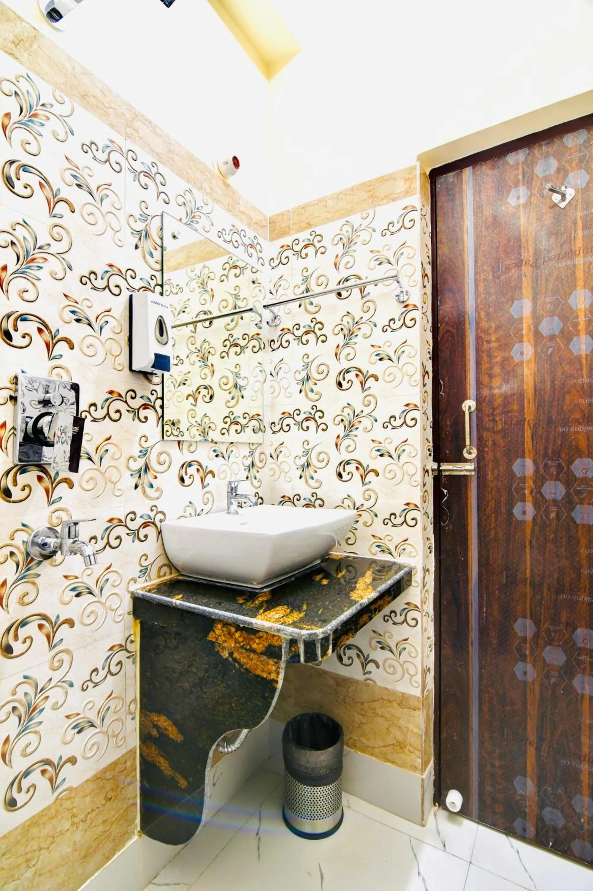 Bathroom in HOTEL KANAN INN