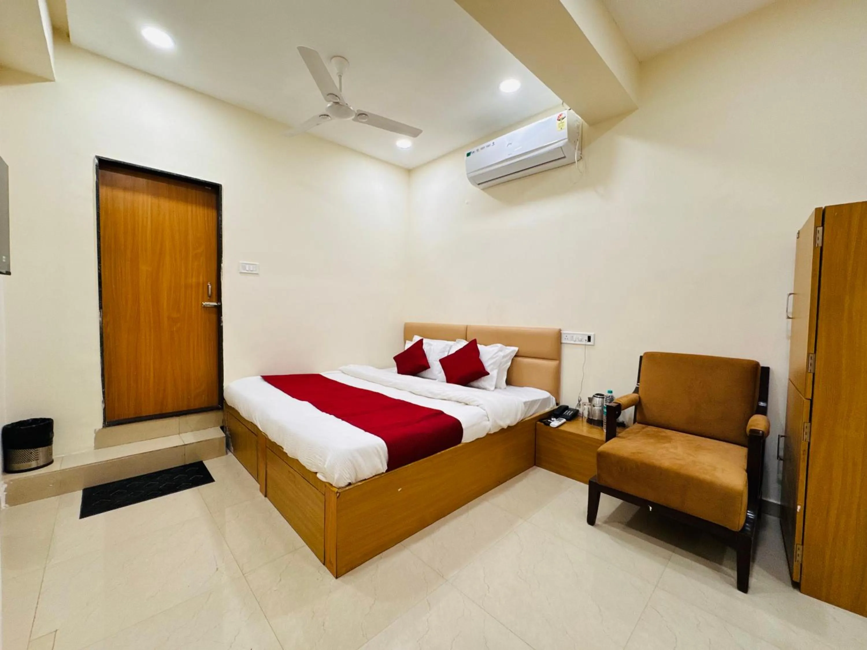 Bed in Hotel Shivlok