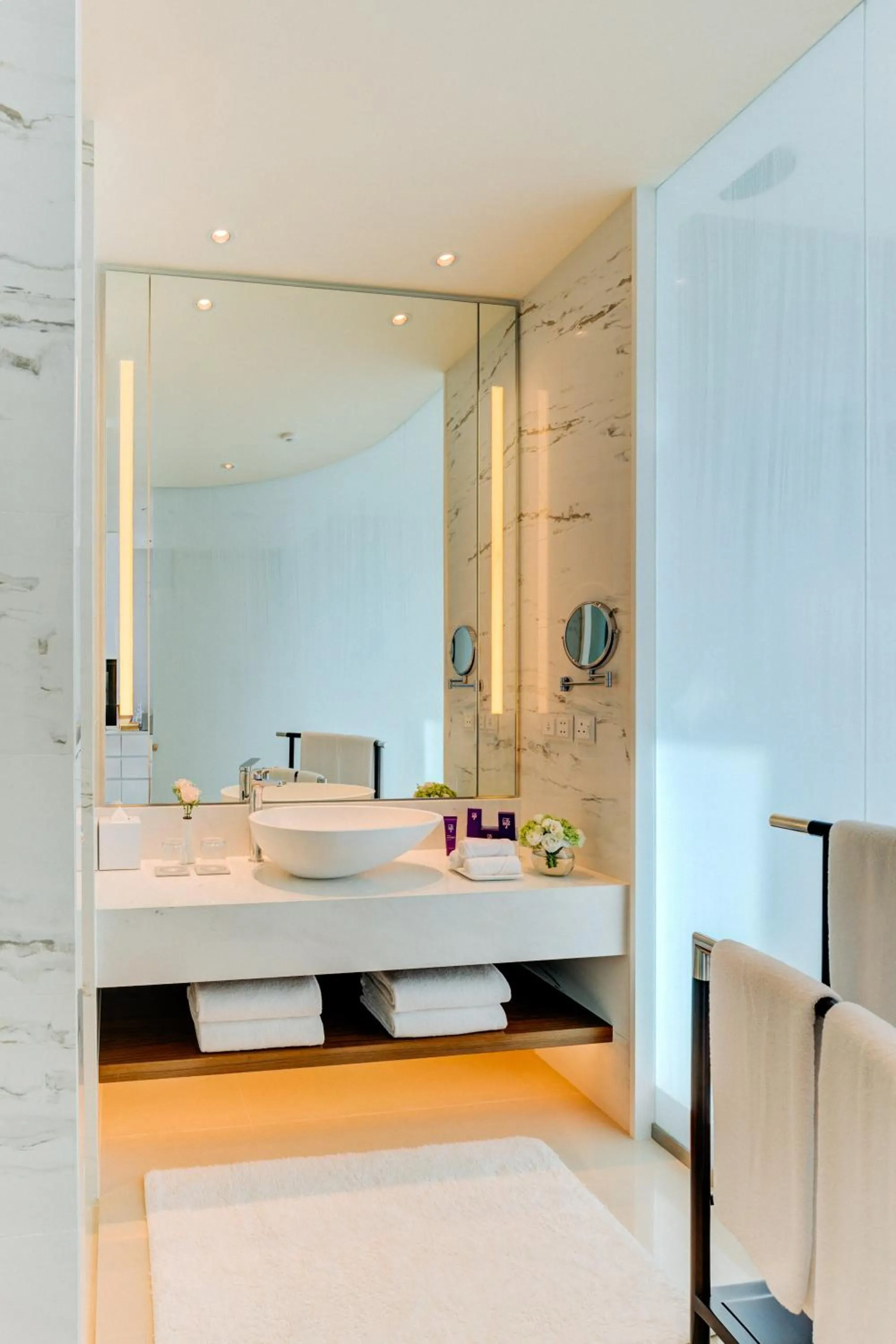 Bathroom, Bed in Cinnamon Life at City of Dreams