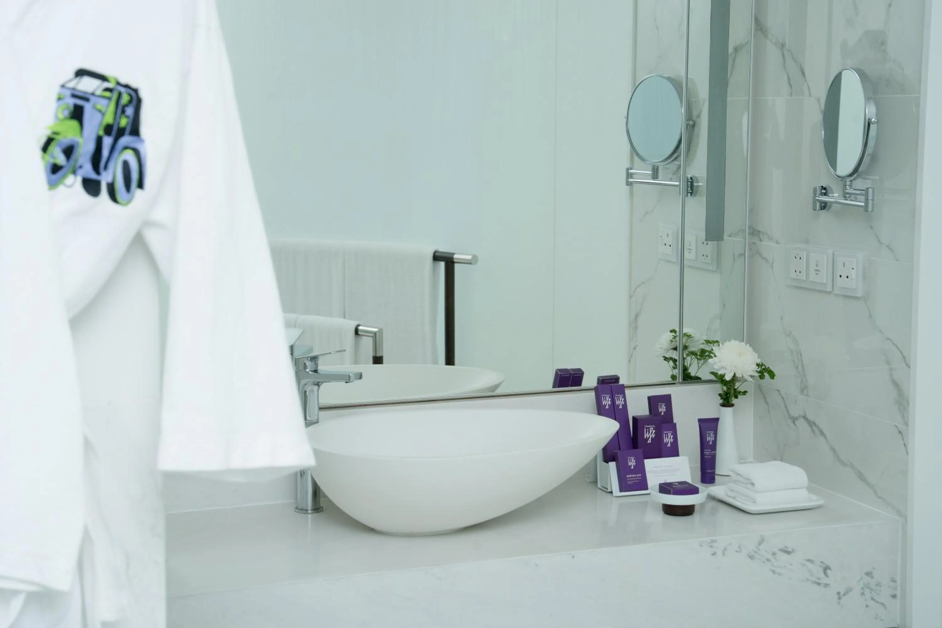 Bathroom in Cinnamon Life at City of Dreams