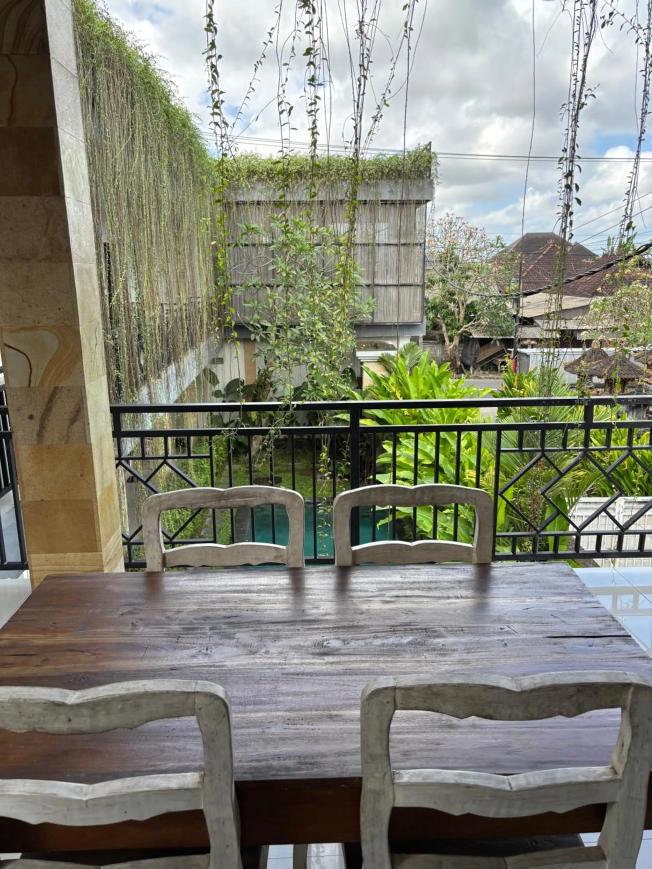 Dining area in D'tegal Guest House- Tropical Courtyard in Canggu