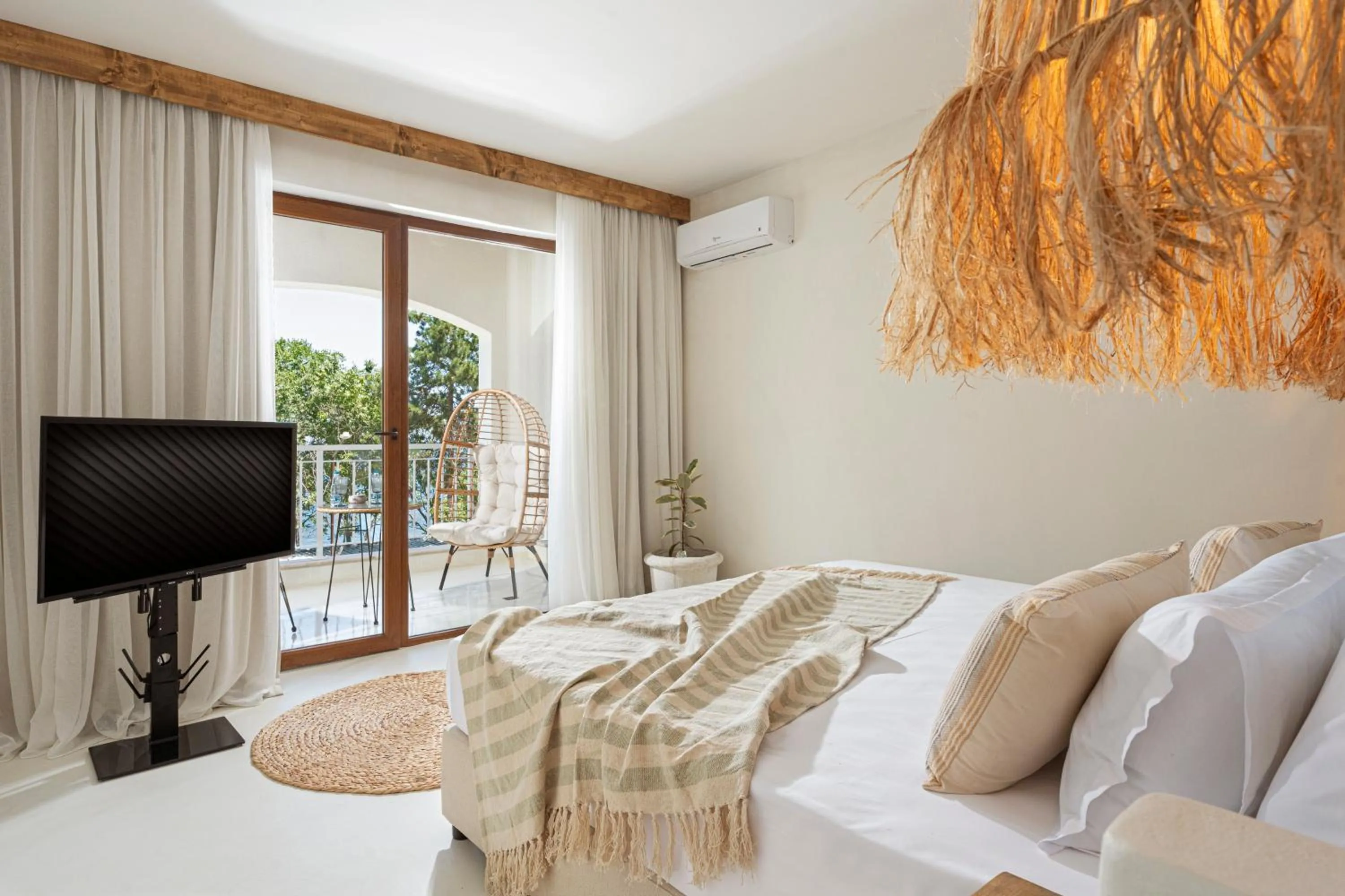 Bed in PARADISE Bay Hotel