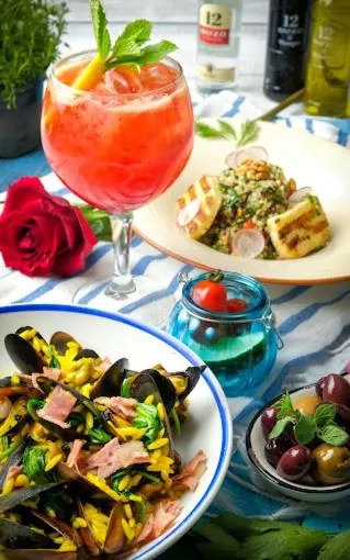 Restaurant/places to eat in PARADISE Bay Hotel