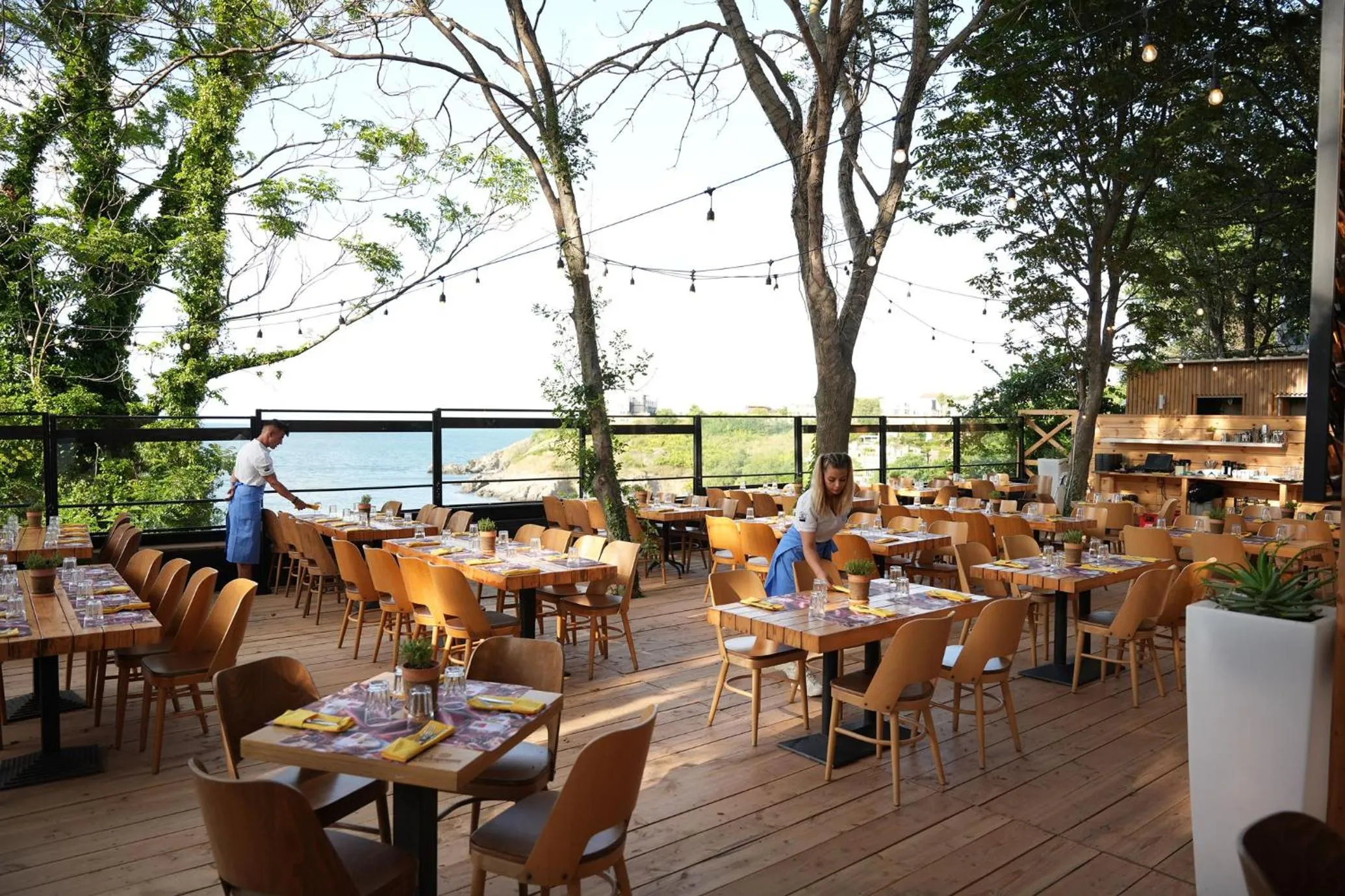 Restaurant/places to eat in PARADISE Bay Hotel