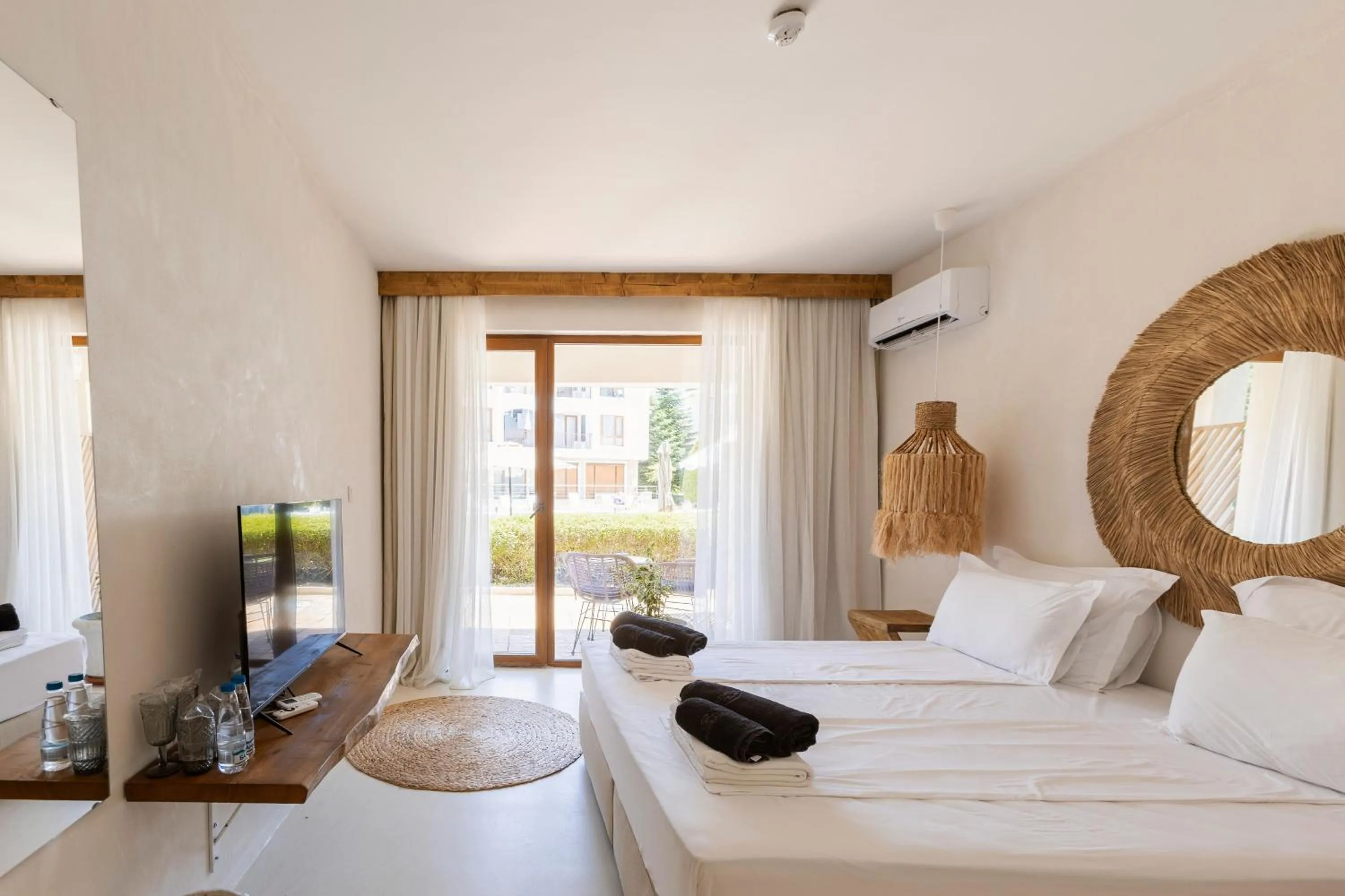 Bed in PARADISE Bay Hotel