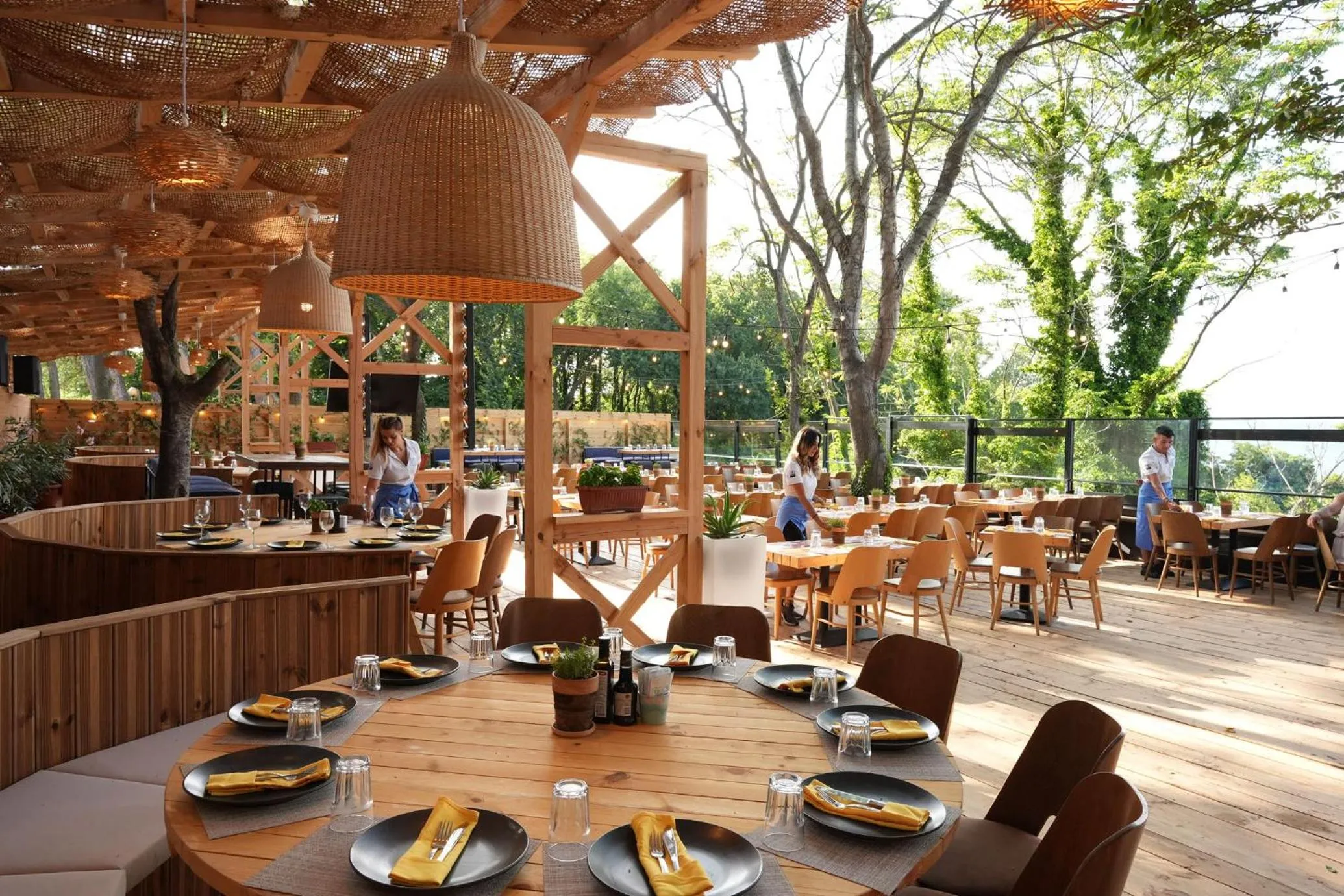 Restaurant/places to eat in PARADISE Bay Hotel