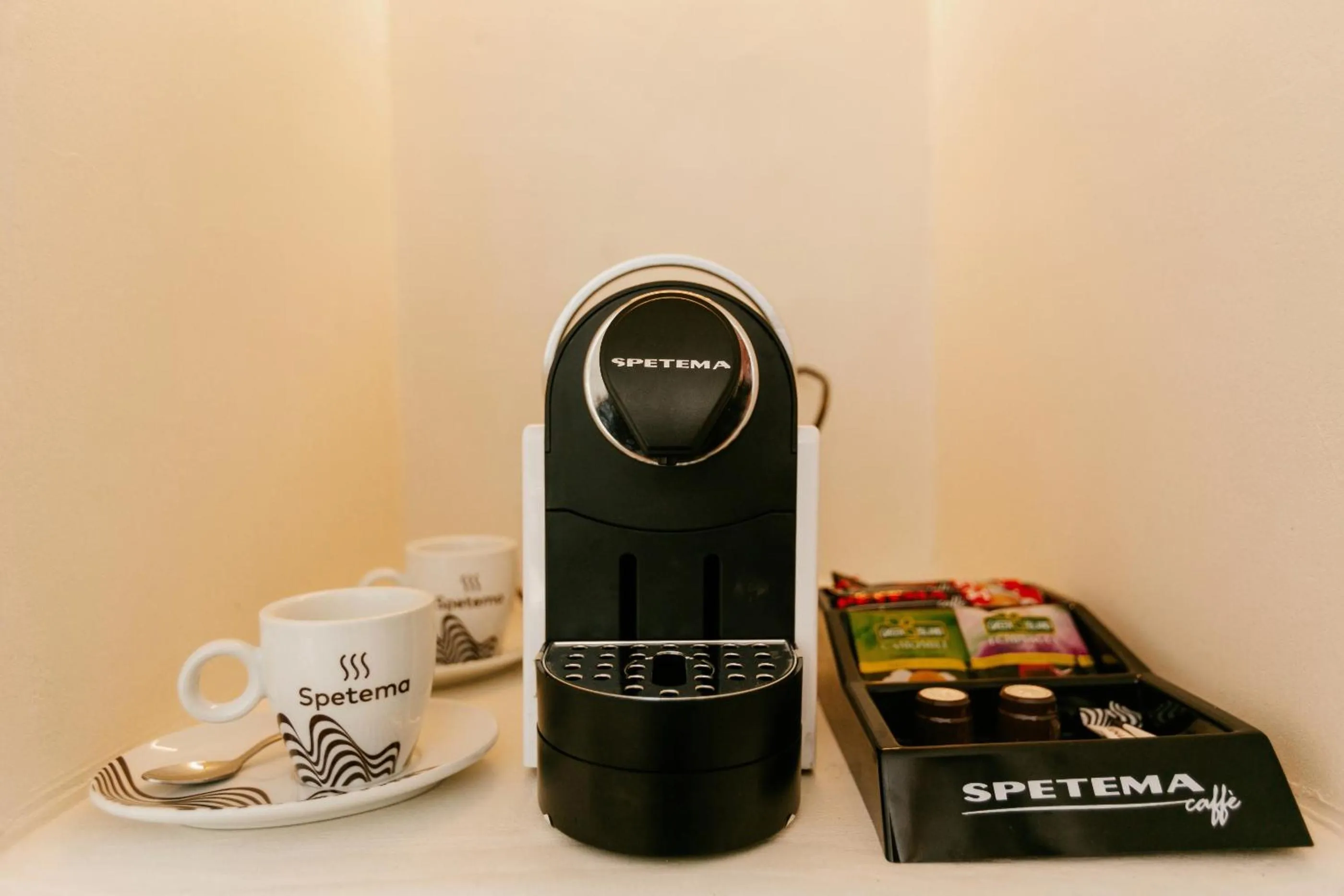 Coffee/tea facilities in PARADISE Bay Hotel