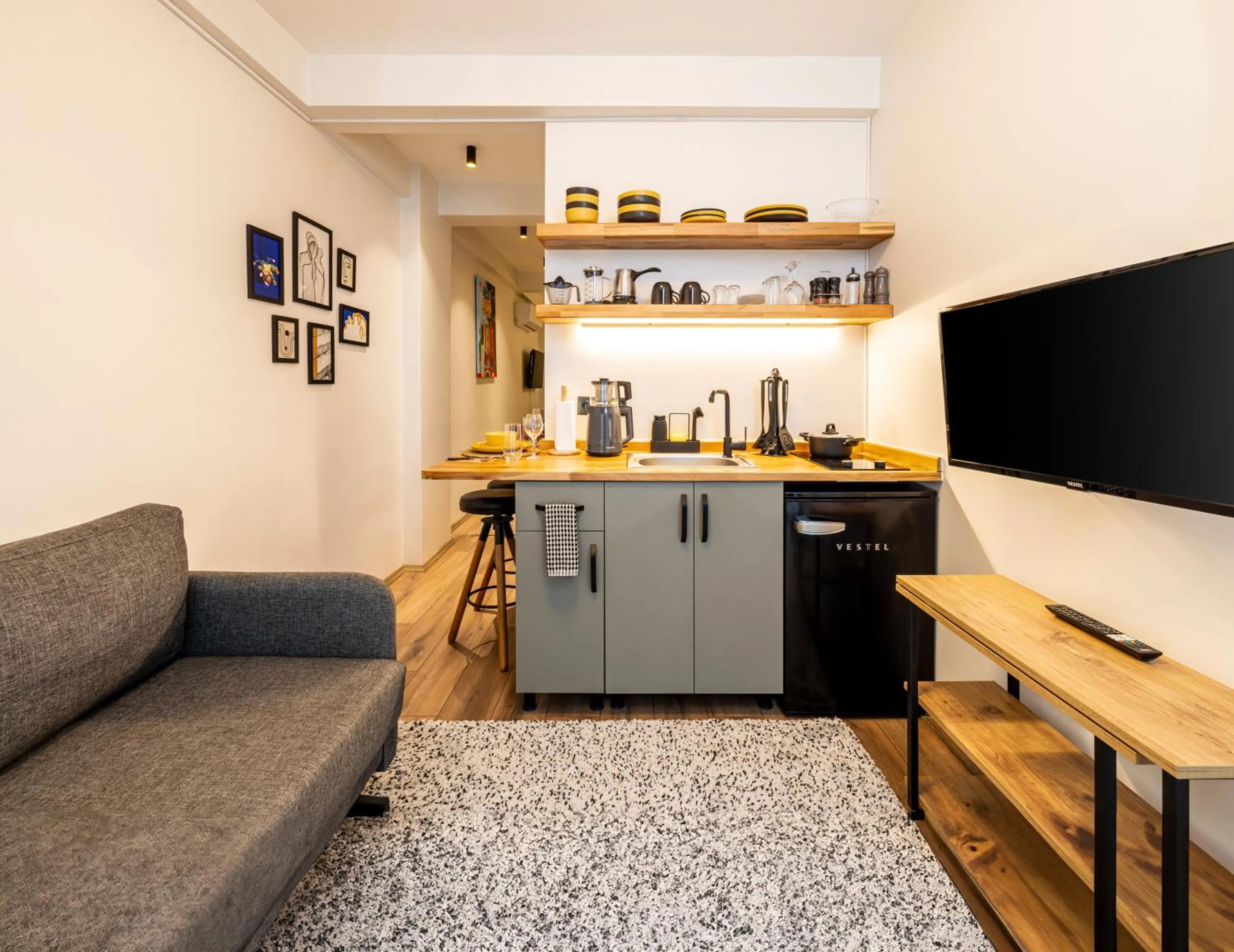 TV and multimedia in Mariposa Rooms Taksim
