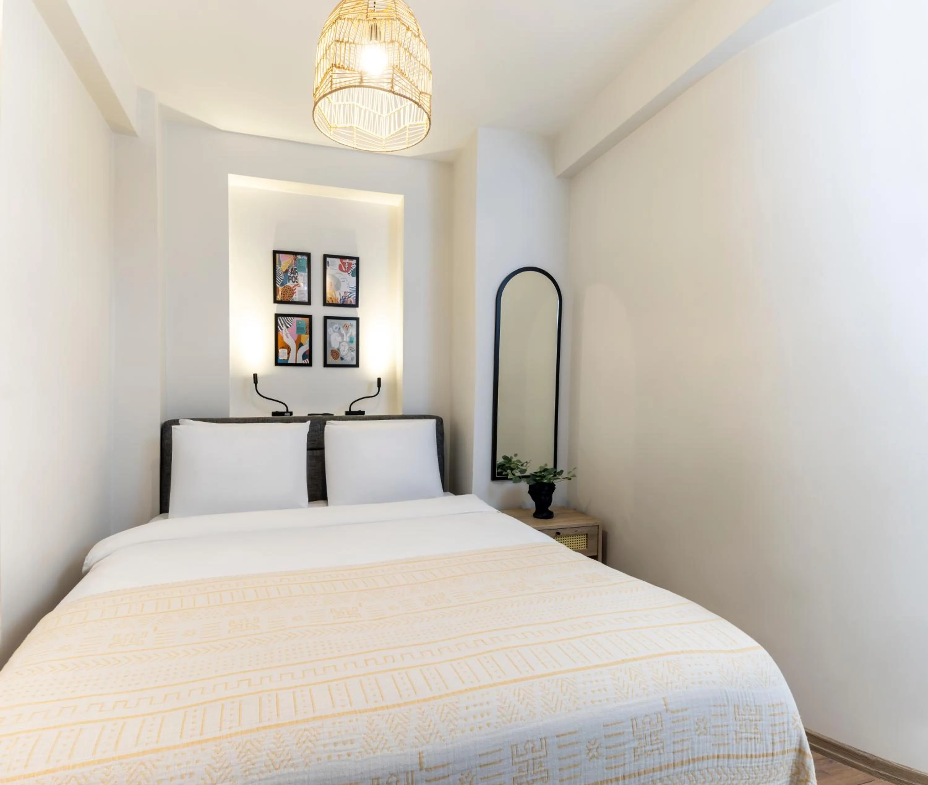 Bed in Mariposa Rooms Taksim