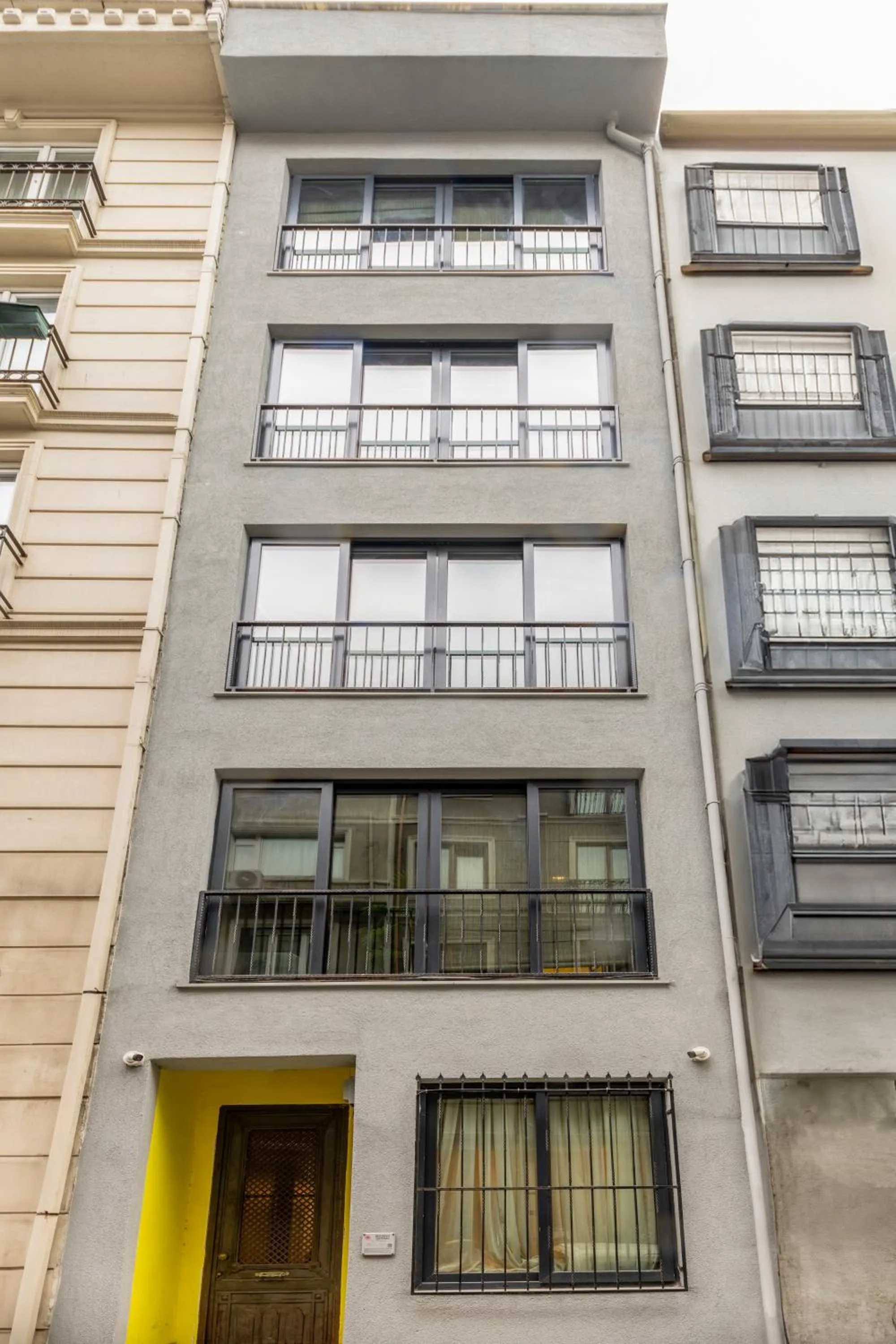 Property building in Mariposa Rooms Taksim