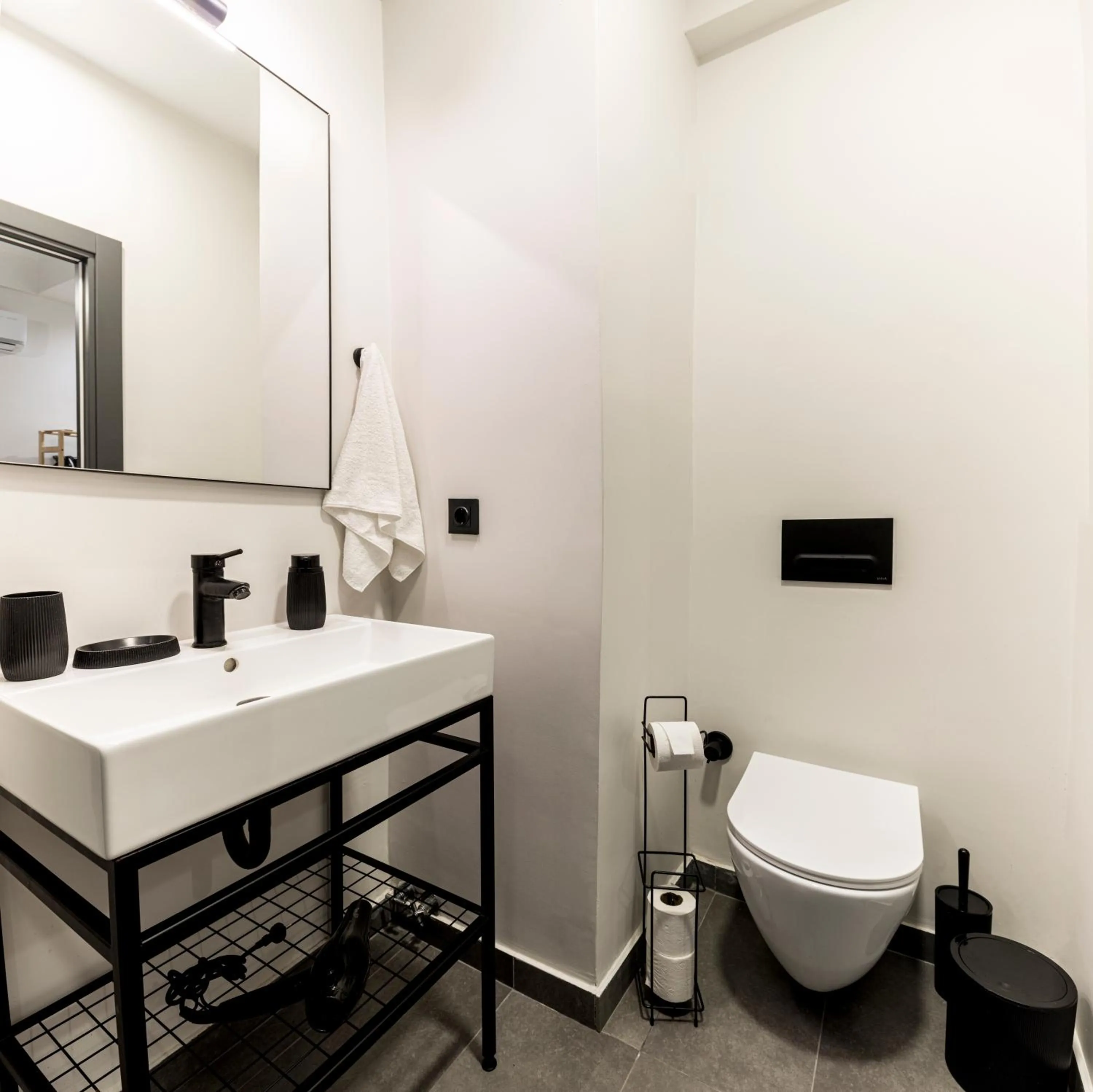 Toilet in Mariposa Rooms Taksim
