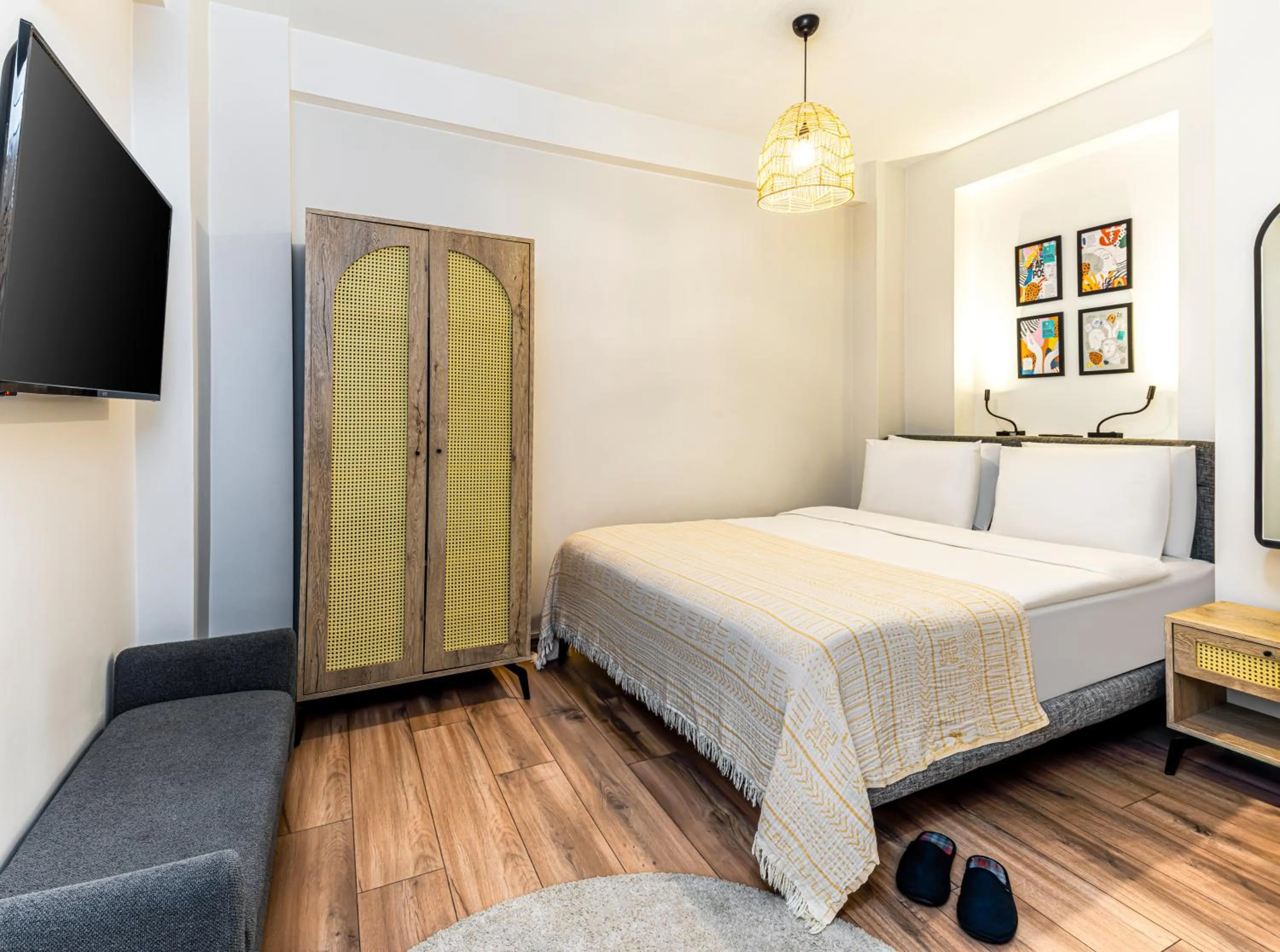Bed in Mariposa Rooms Taksim