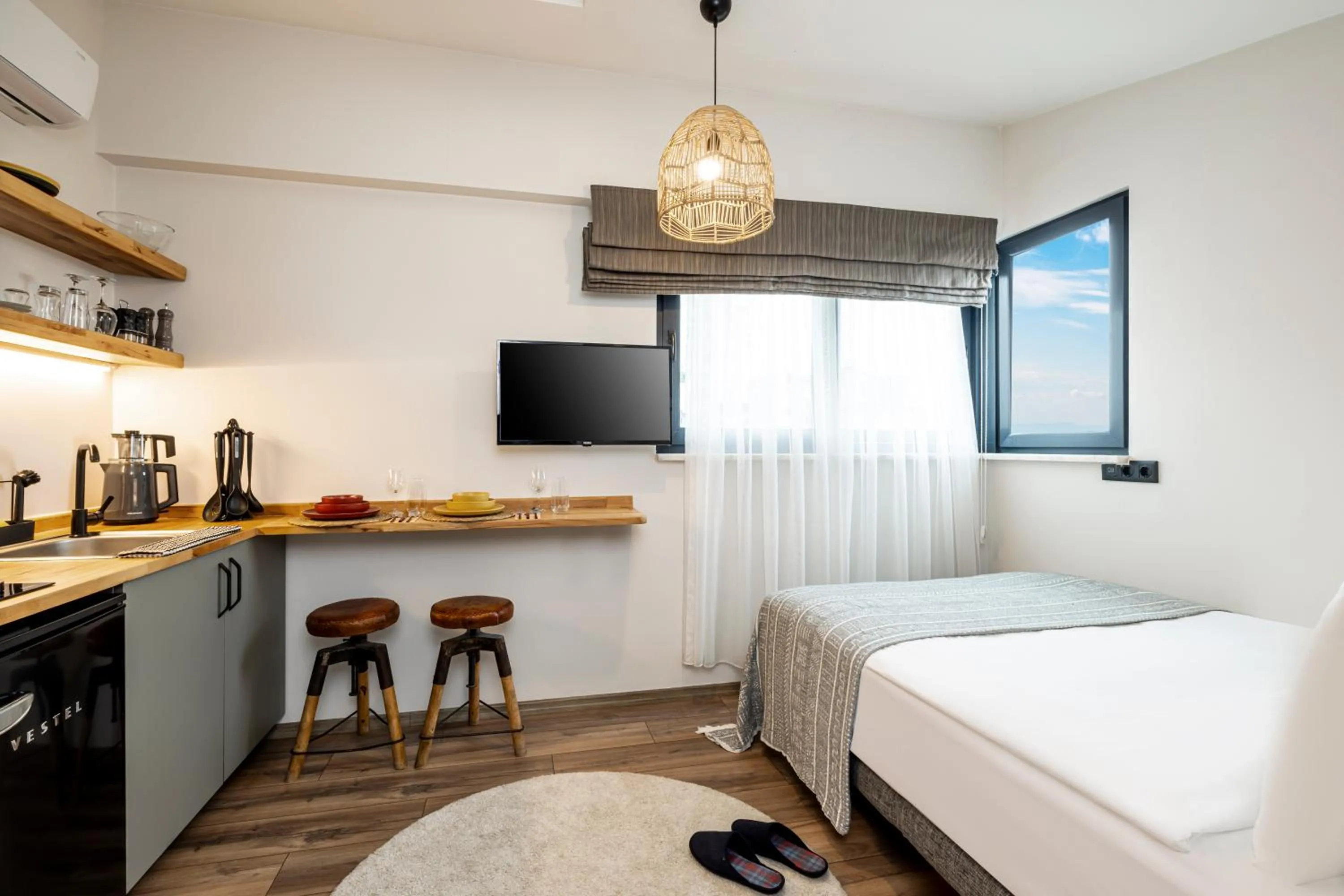 Bed in Mariposa Rooms Taksim