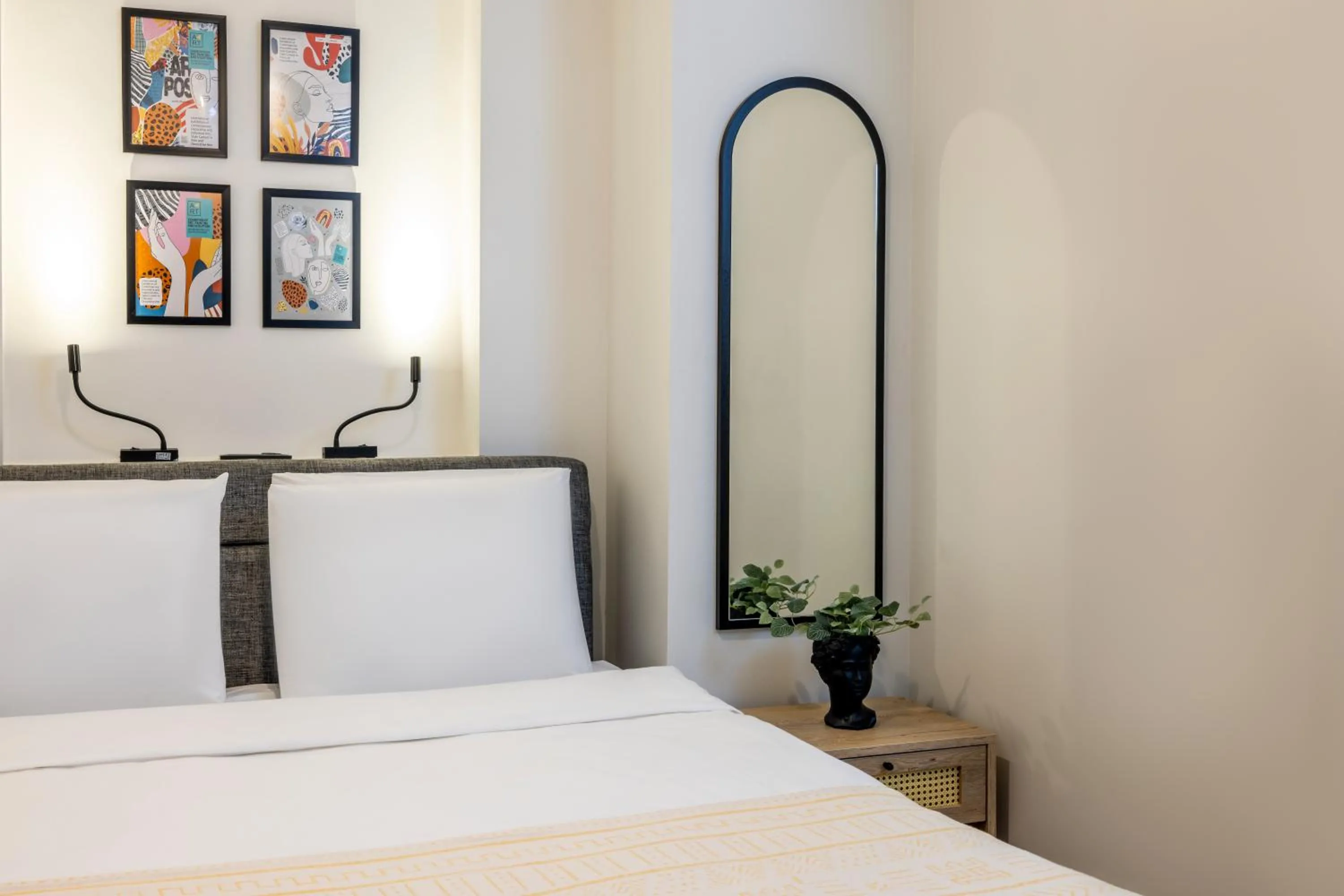 Bed in Mariposa Rooms Taksim