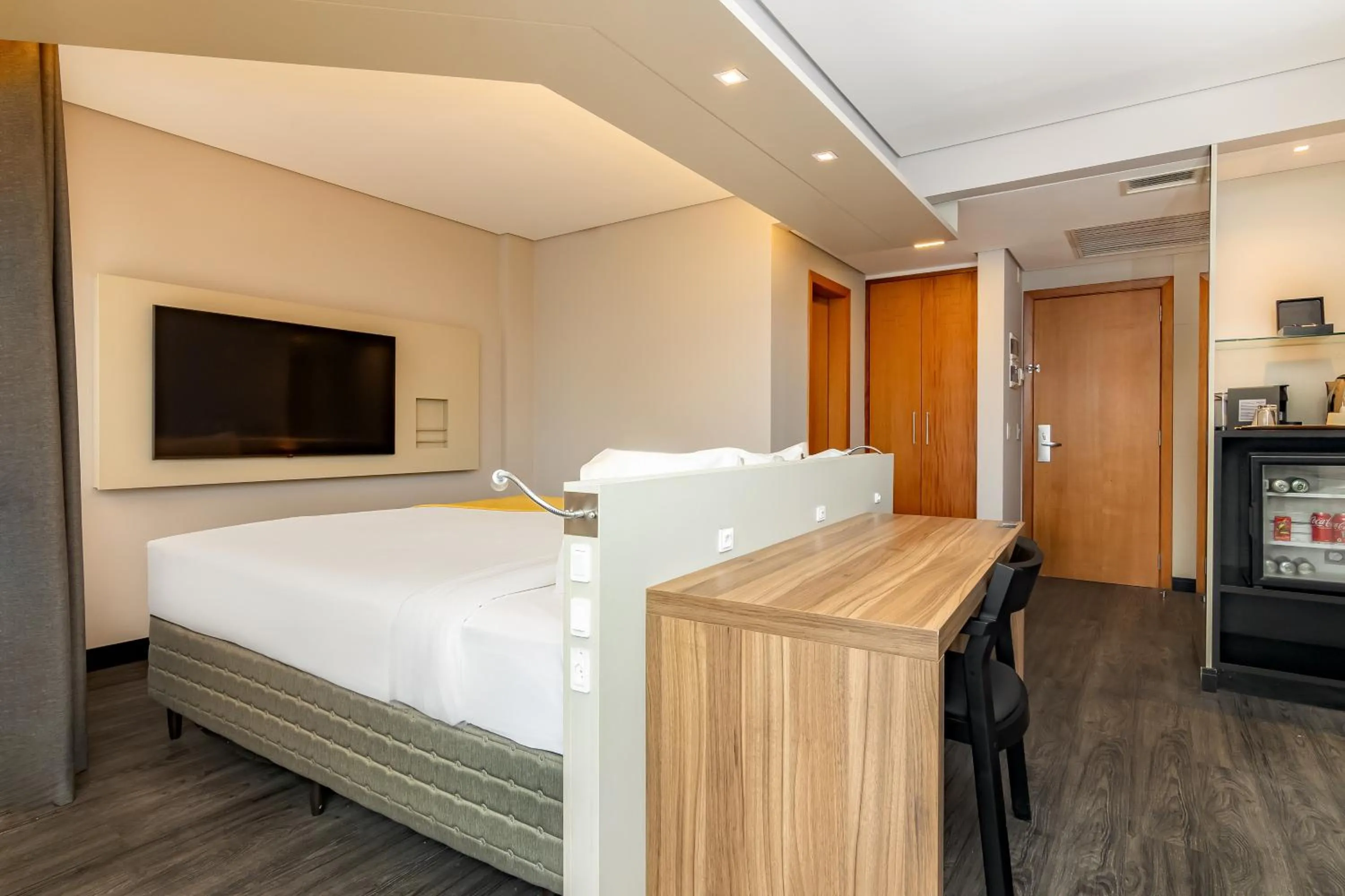 Photo of the whole room, Bed in Mercure Florianópolis