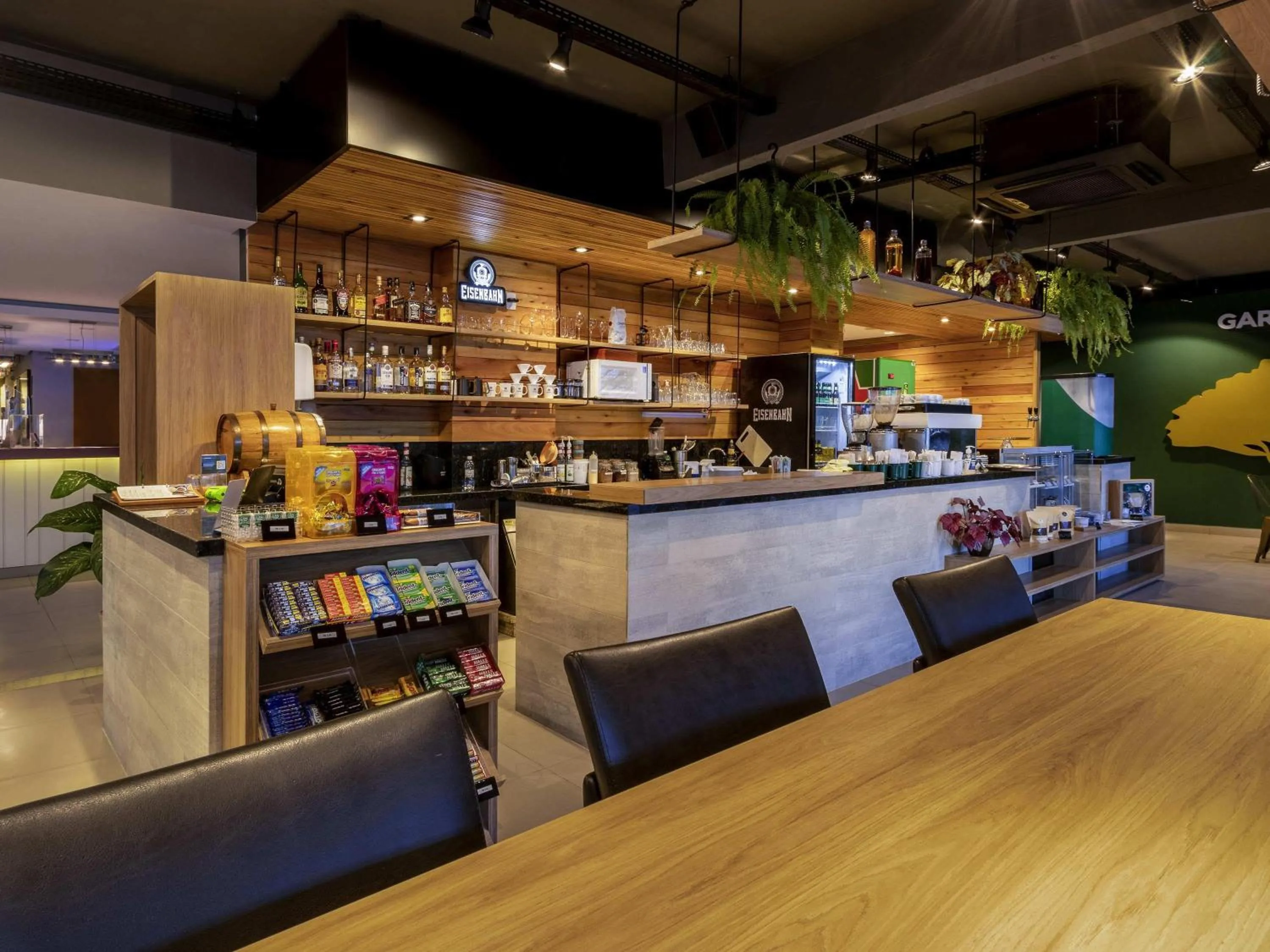 Restaurant/places to eat in Mercure Florianópolis