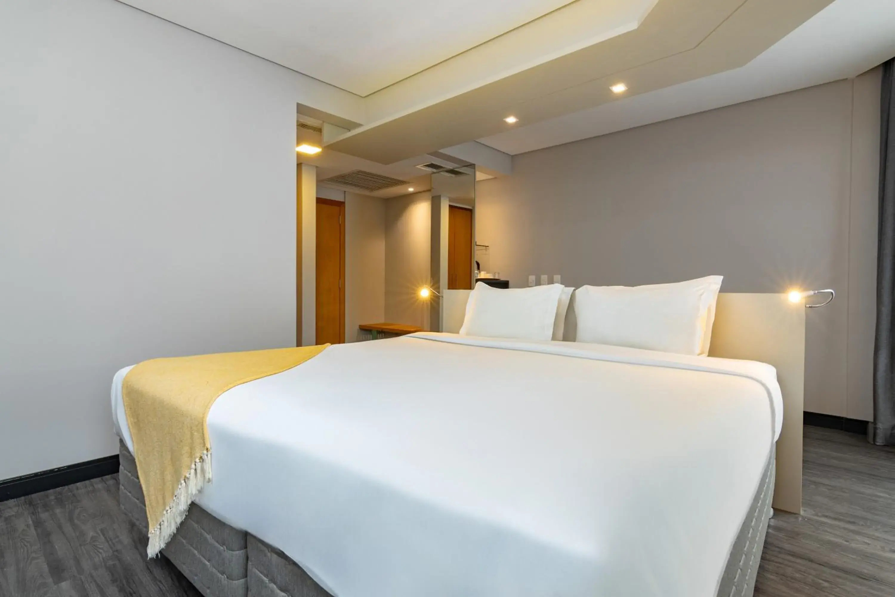 Photo of the whole room, Bed in Mercure Florianópolis Photo of the whole room, Bed in Mercure Florianópolis