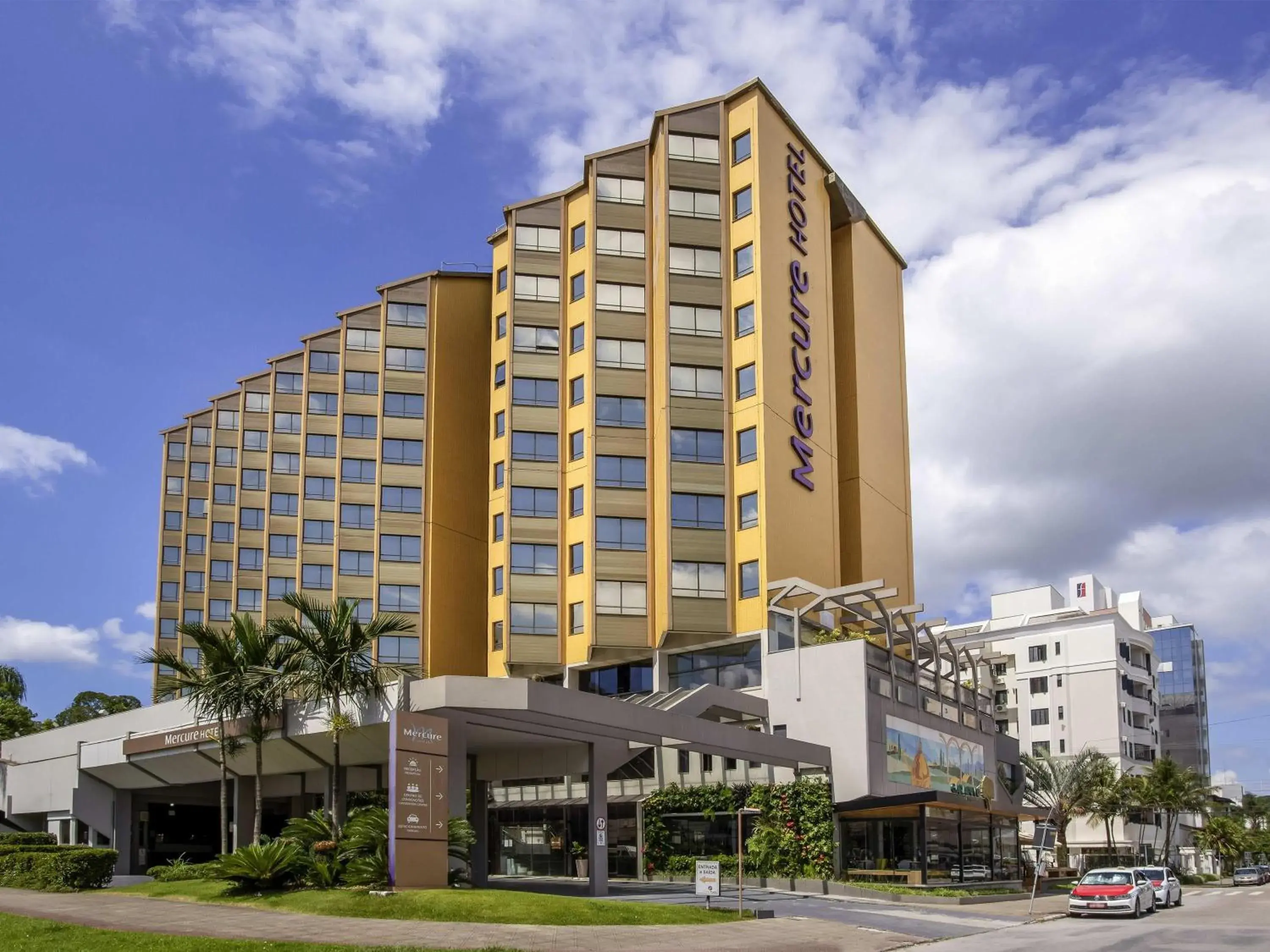 Property building in Mercure Florianópolis Property building in Mercure Florianópolis