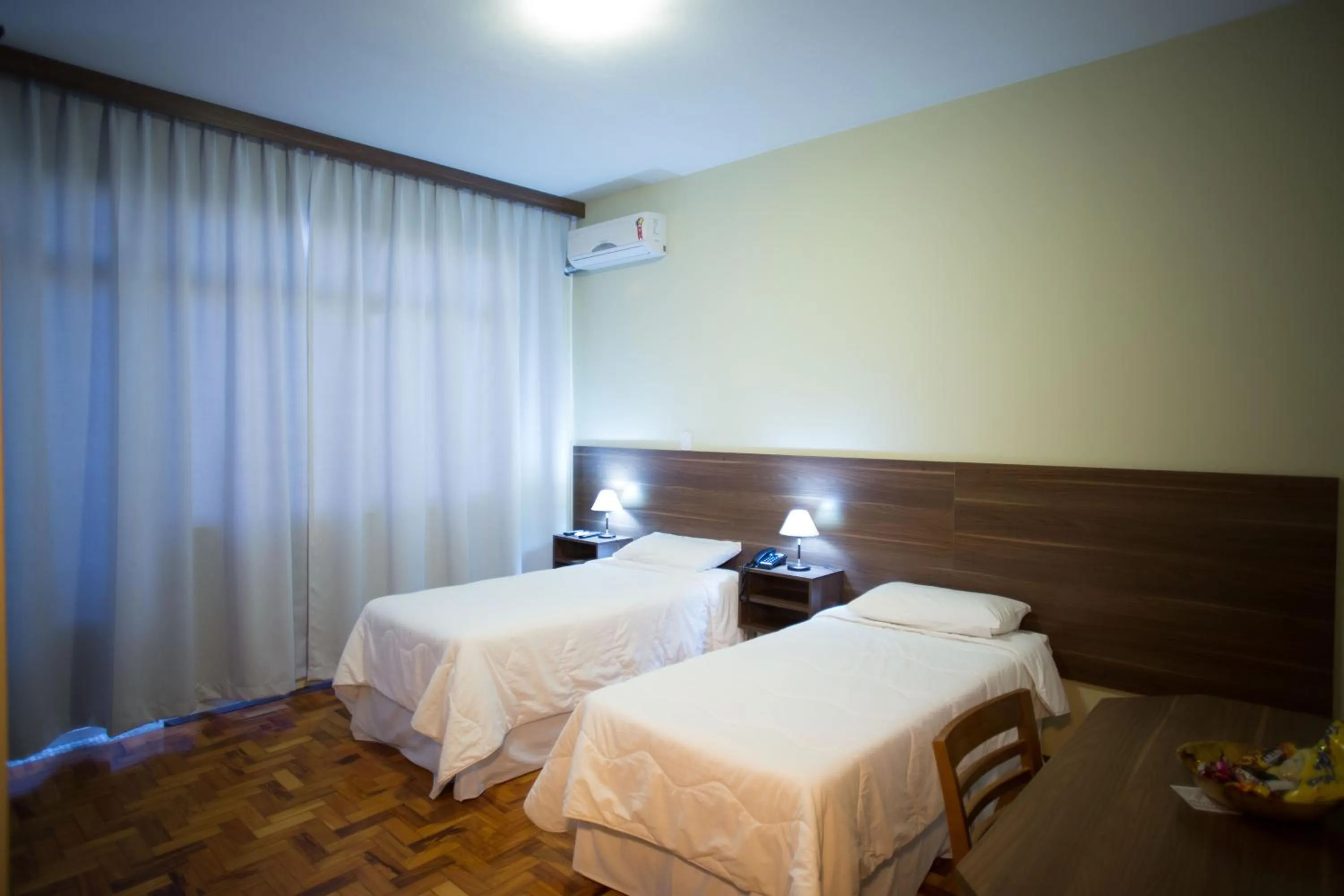 Twin Room with Balcony in Hotel Embaixador