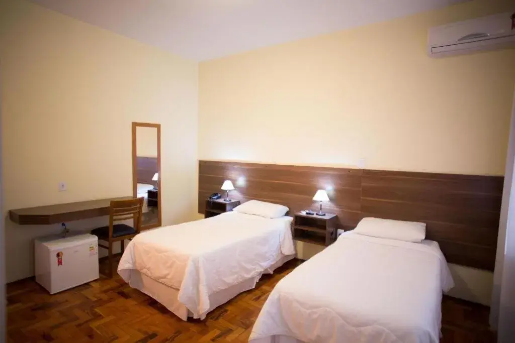 Twin Room with Balcony in Hotel Embaixador Twin Room with Balcony in Hotel Embaixador