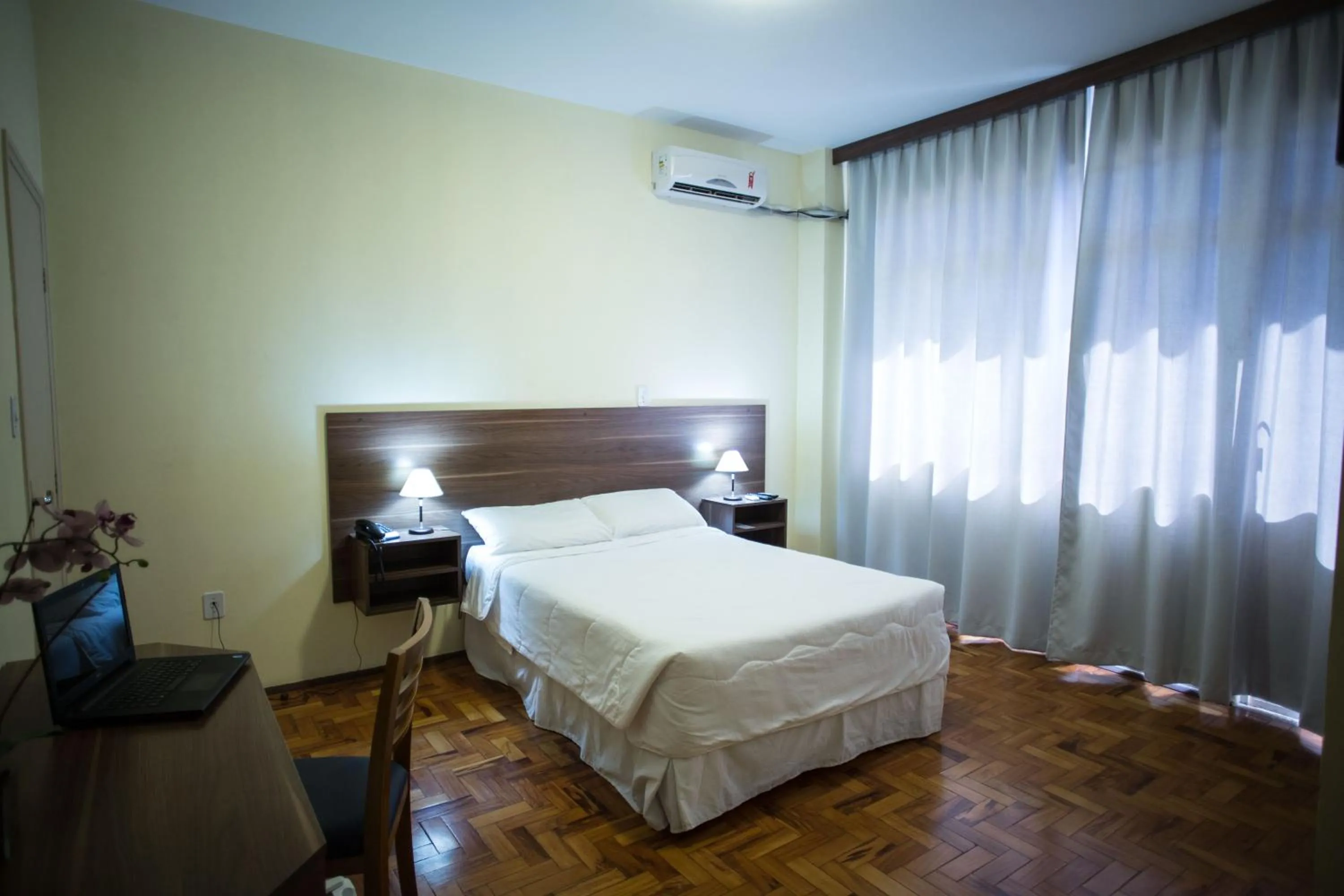 Single Room with air conditioner in Hotel Embaixador