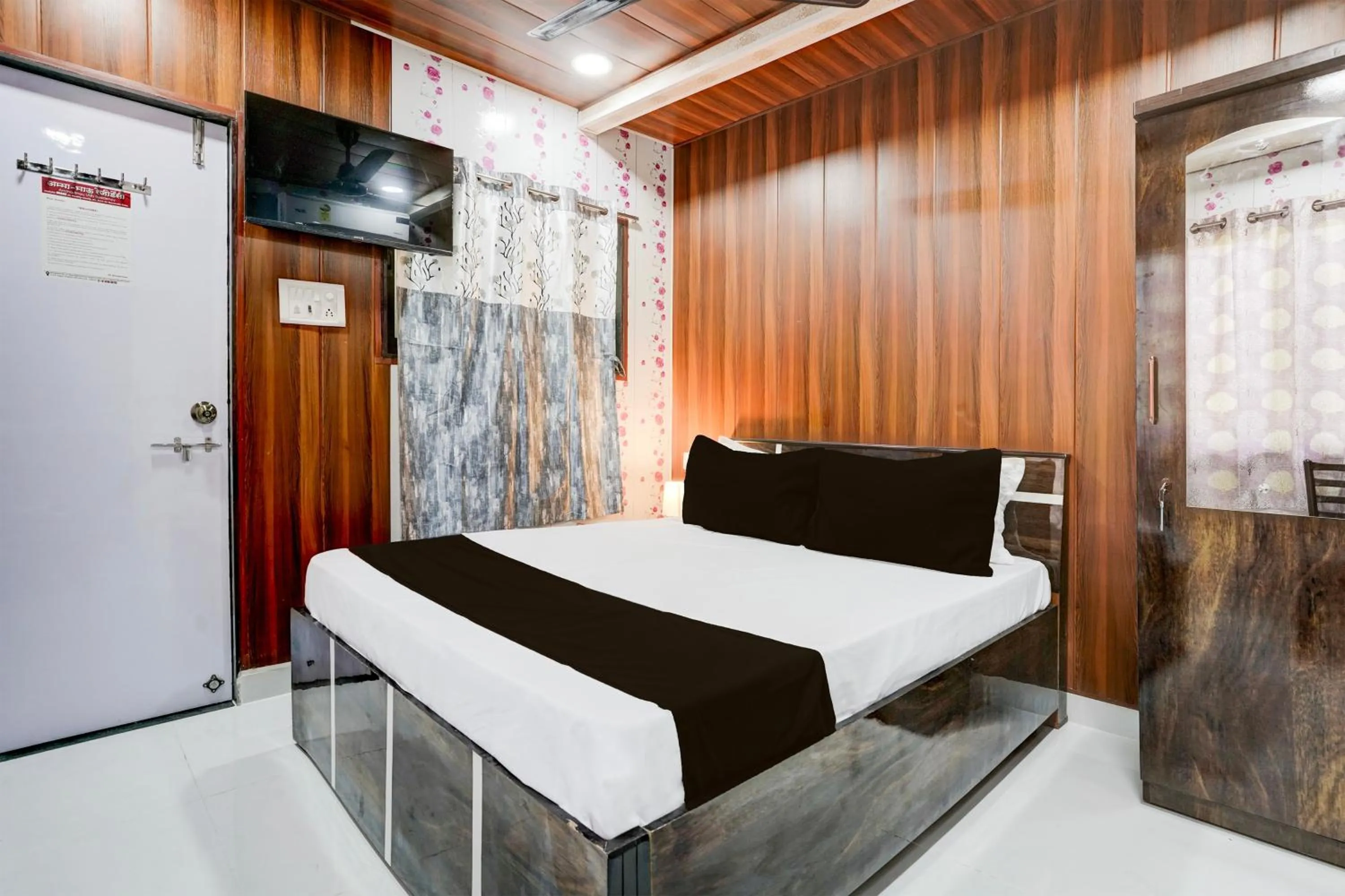 Bedroom, Bed in Hotel O Amma bhau residency