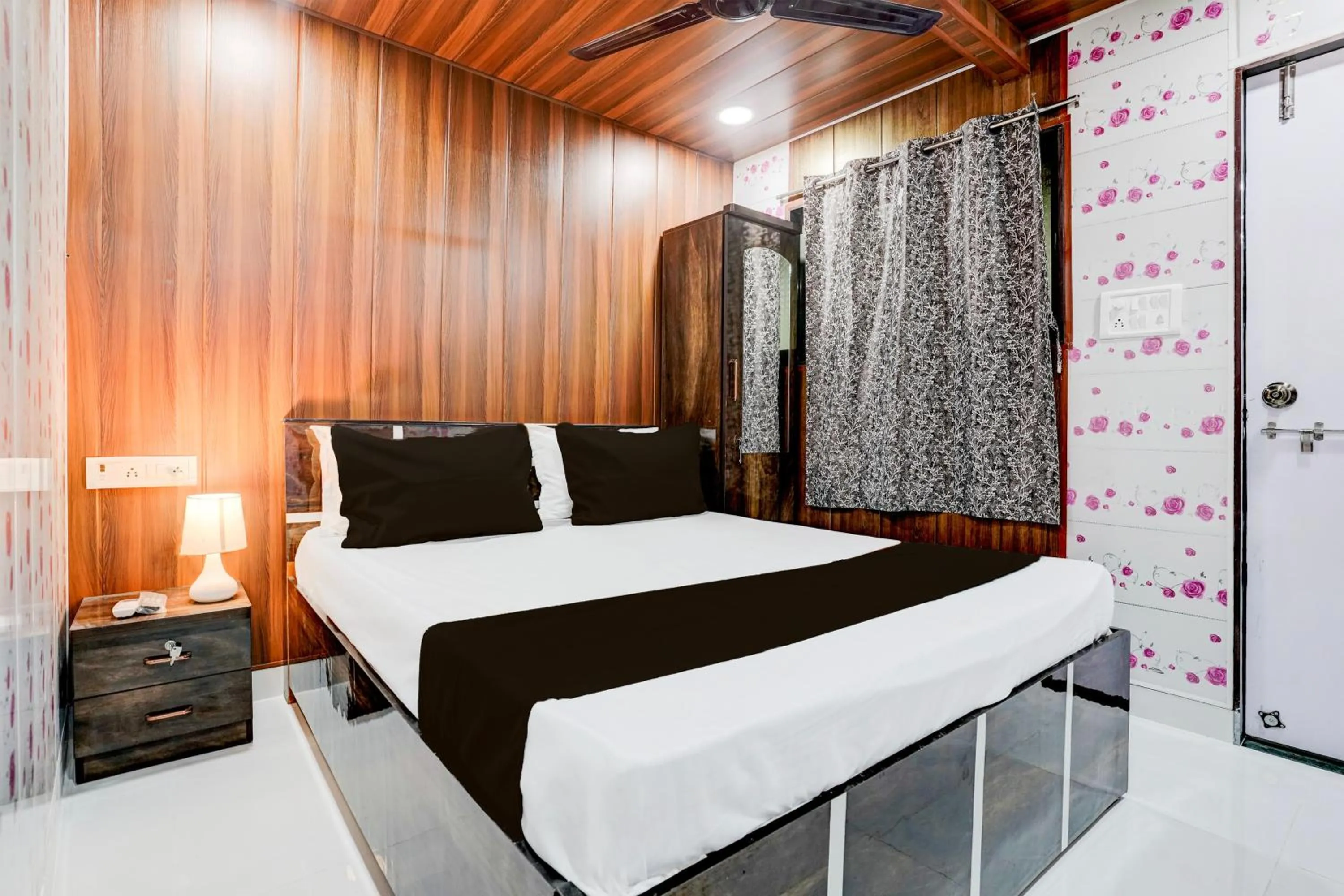 Bedroom, Bed in Hotel O Amma bhau residency