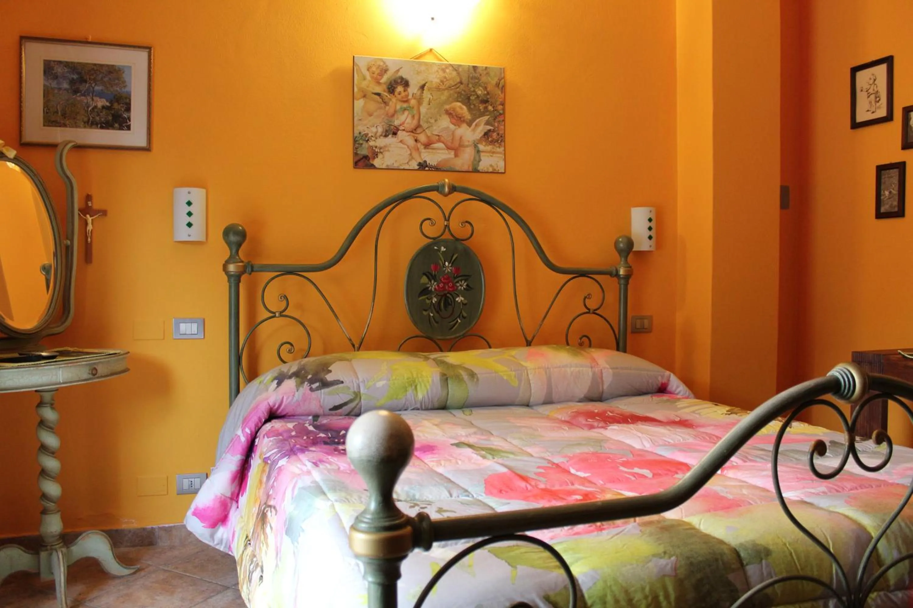 Photo of the whole room, Bed in B&B Sandra