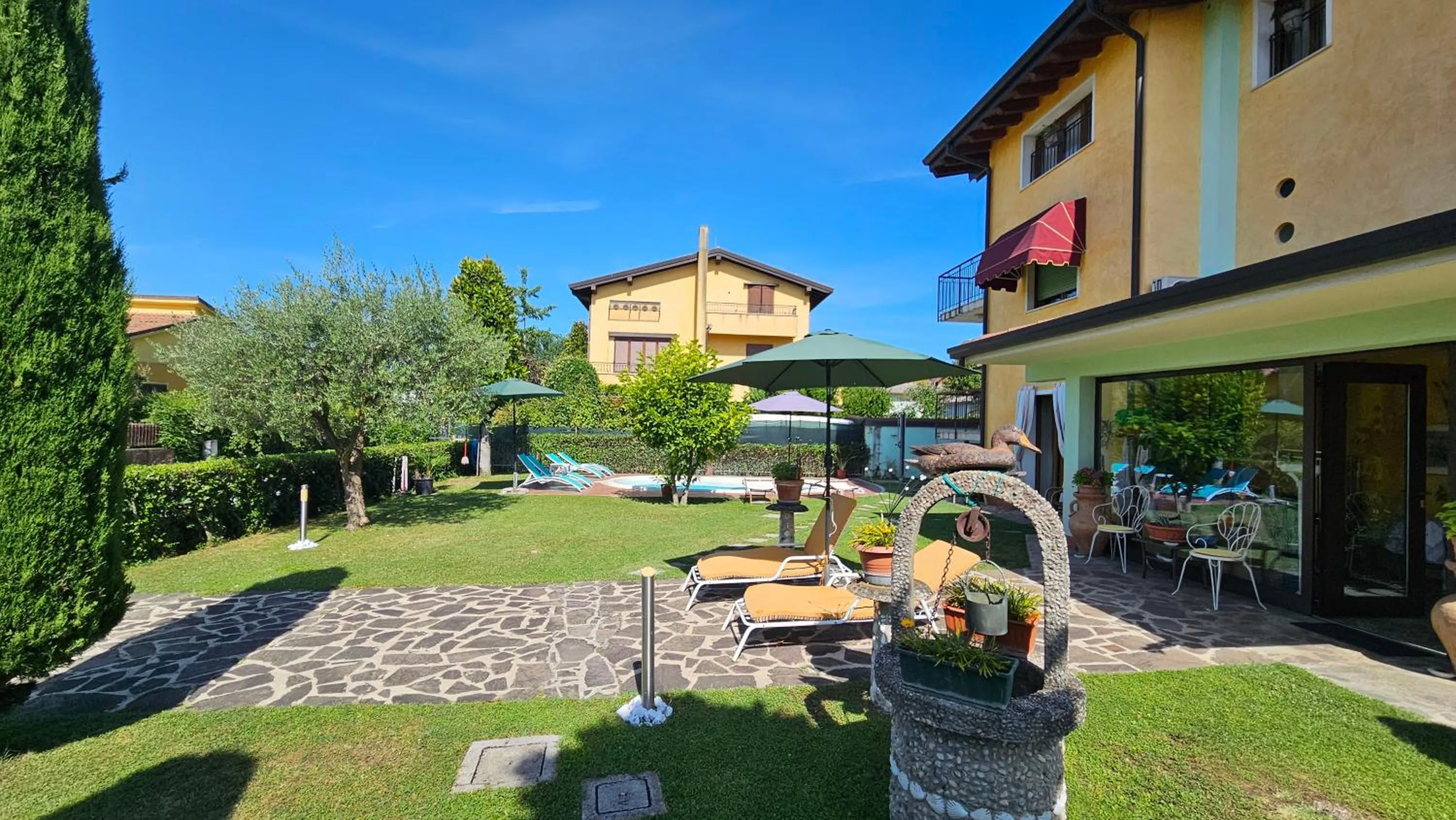 Garden in B&B Sandra