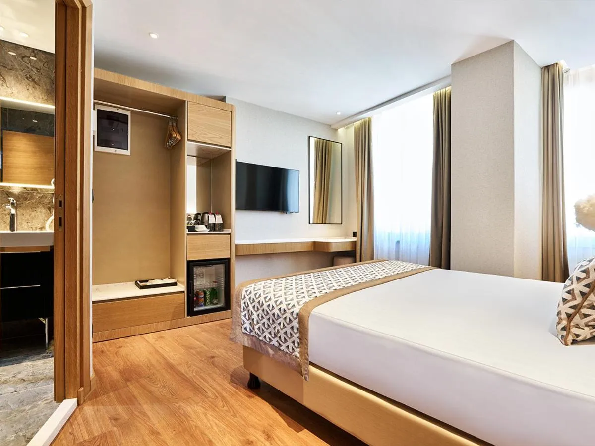 Deluxe Double Room in Thank You Hotel Sultanahmet