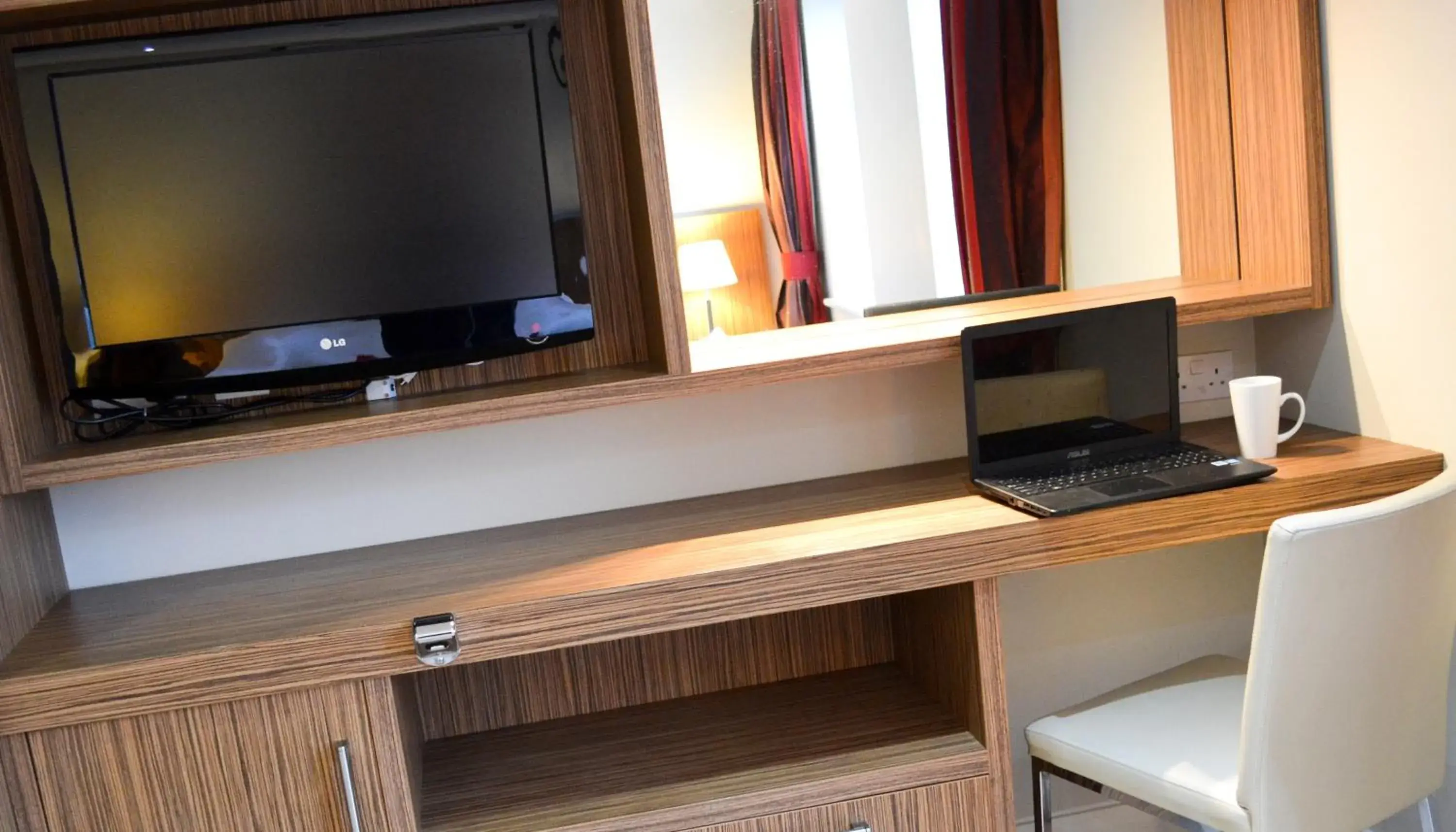 Living room in Carrick Plaza Suites and Apartments Living room in Carrick Plaza Suites and Apartments