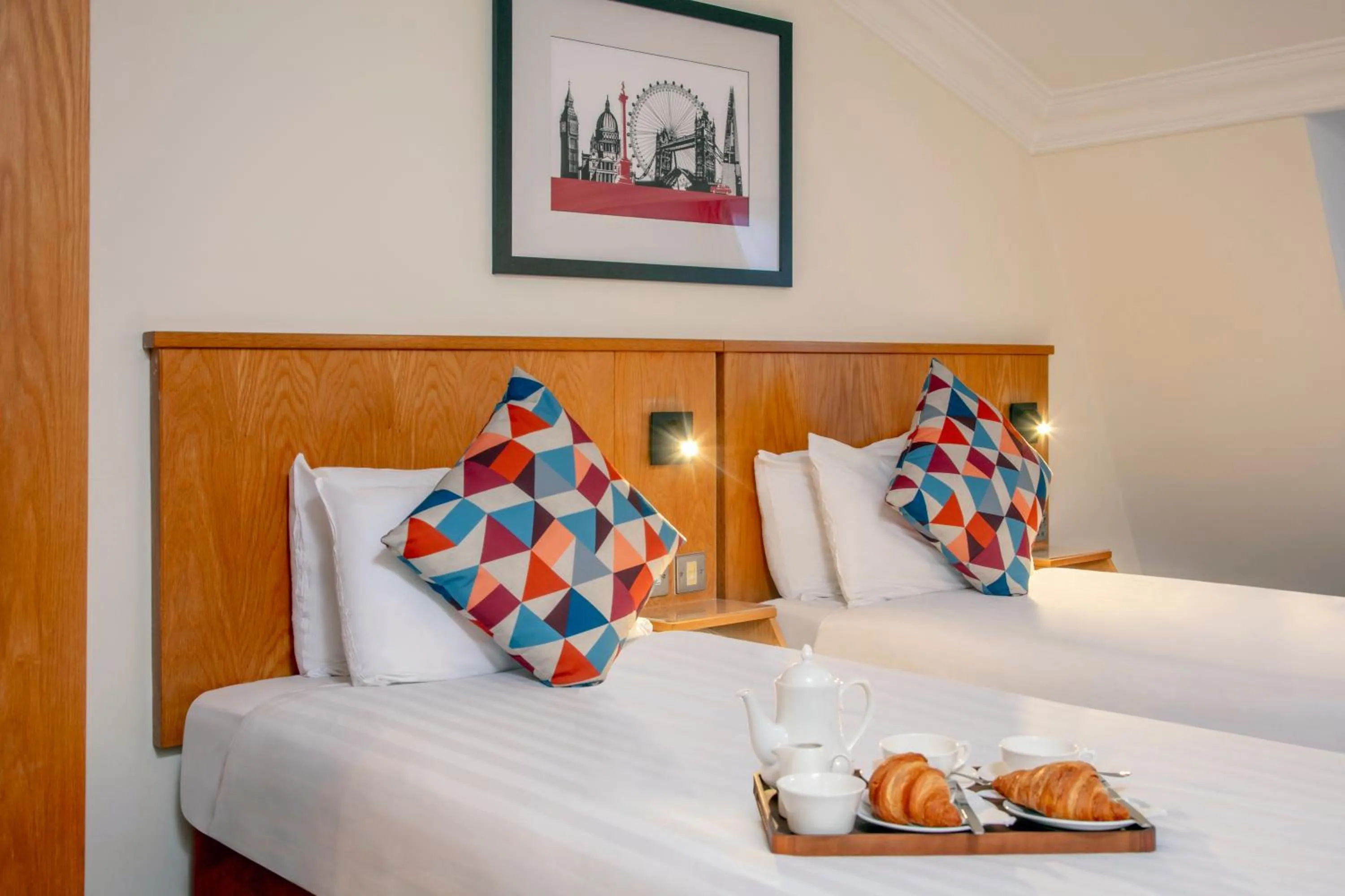 Bedroom, Bed in Queensway Hotel, Sure Hotel Collection by Best Western