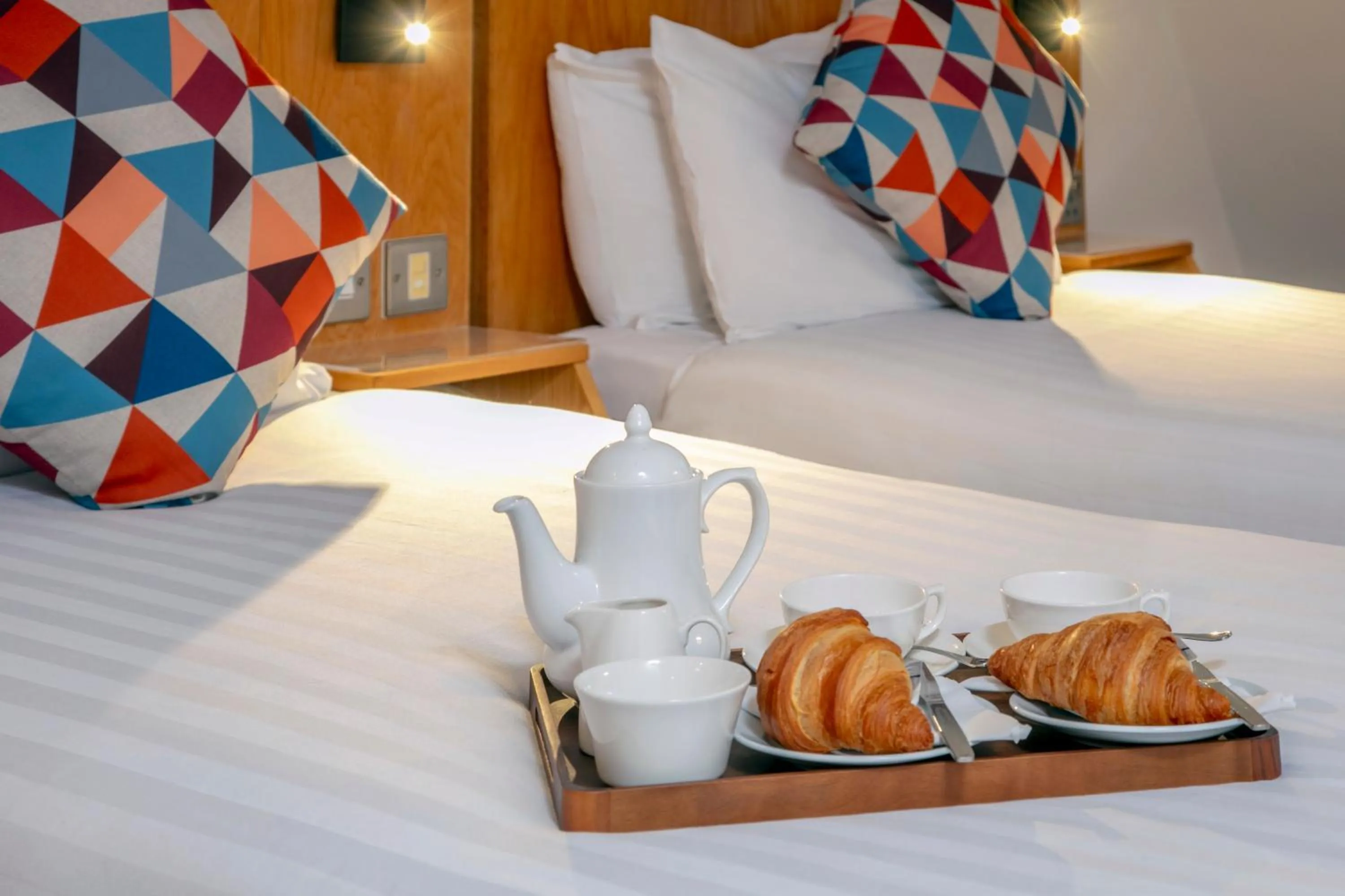 Bedroom, Bed in Queensway Hotel, Sure Hotel Collection by Best Western