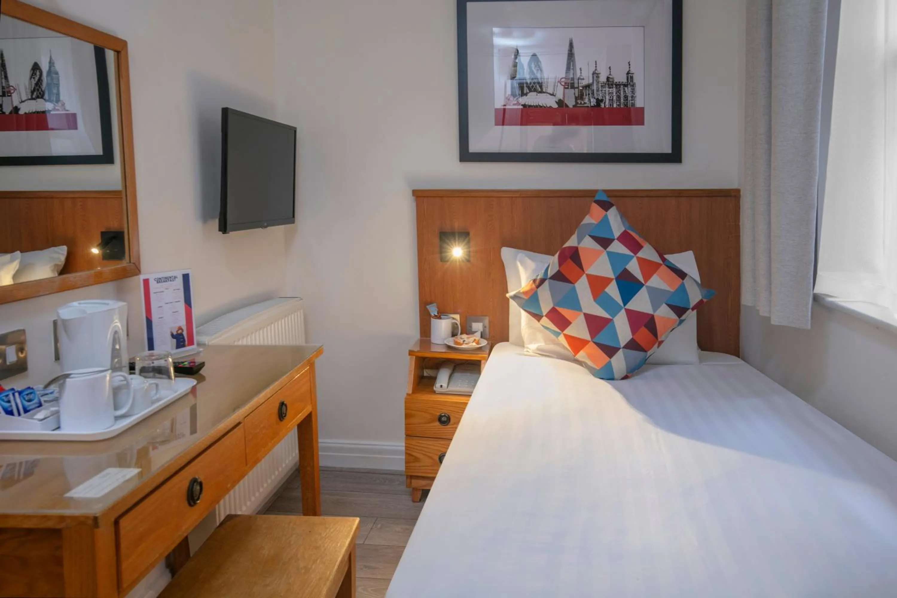 Bedroom, Bed in Queensway Hotel, Sure Hotel Collection by Best Western