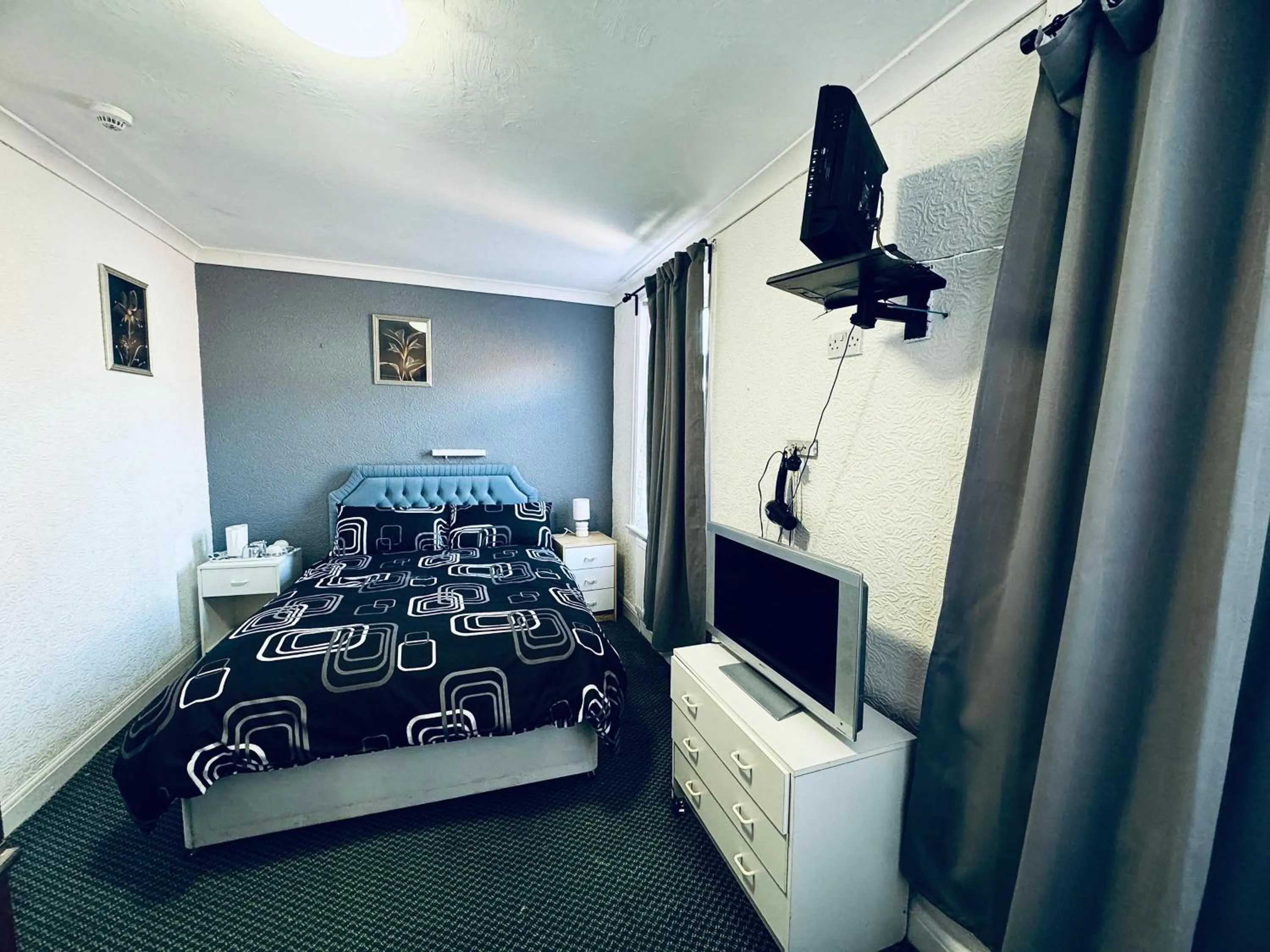 Photo of the whole room in Lynalan Hotel