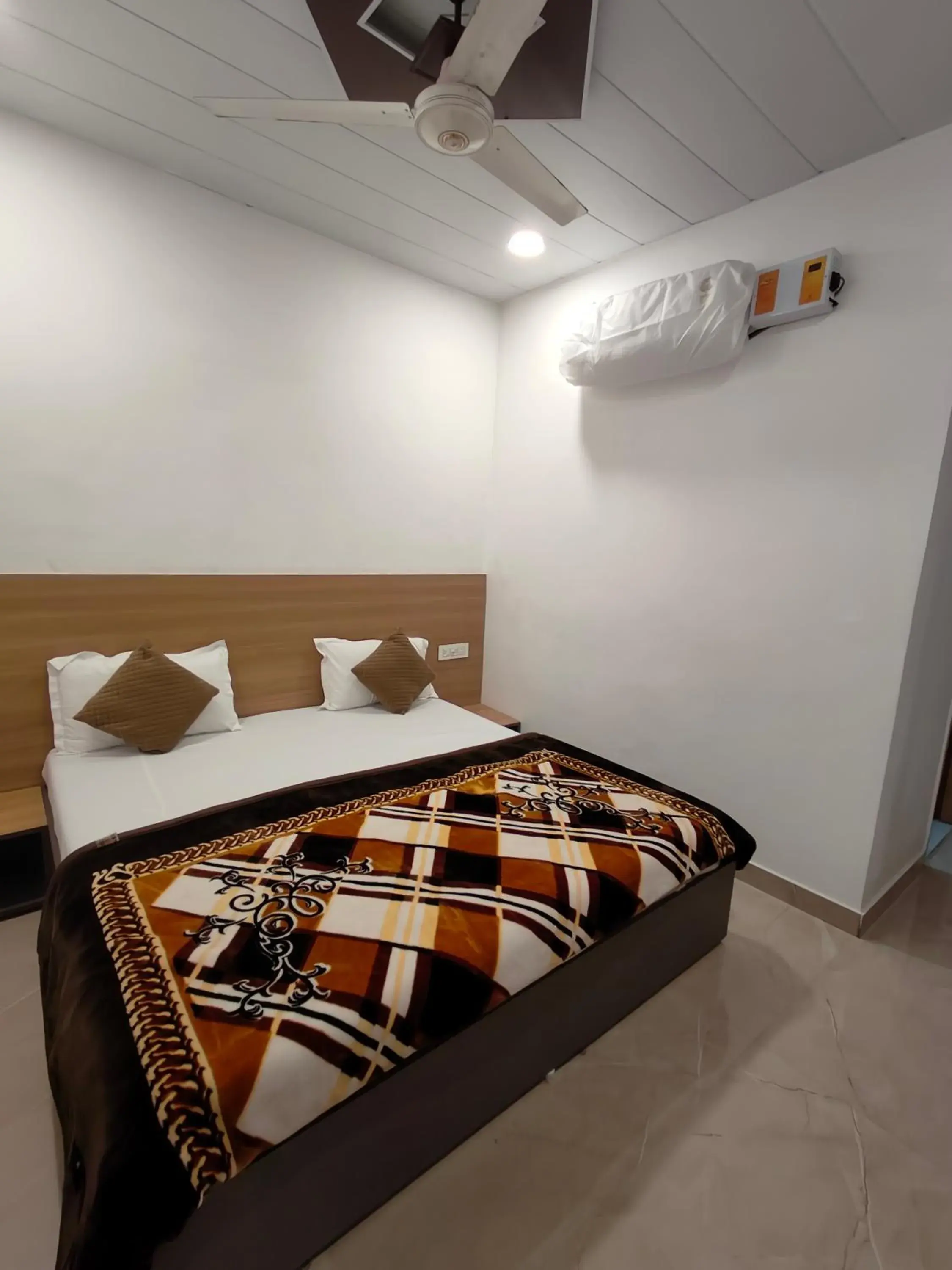 Bed in Golden Oak- 5 min walk from golden temple Bed in Golden Oak- 5 min walk from golden temple