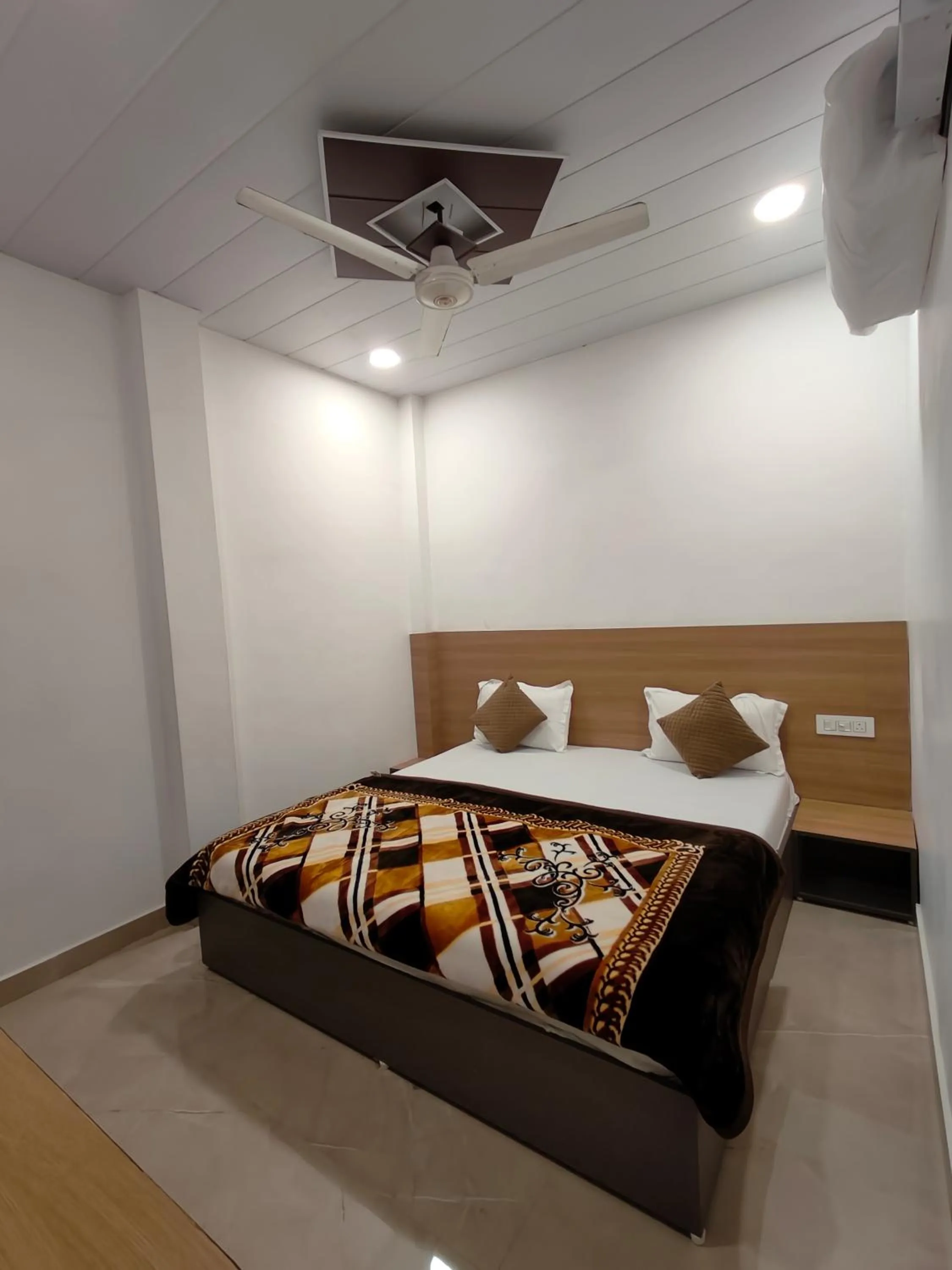 Bed in Golden Oak- 5 min walk from golden temple