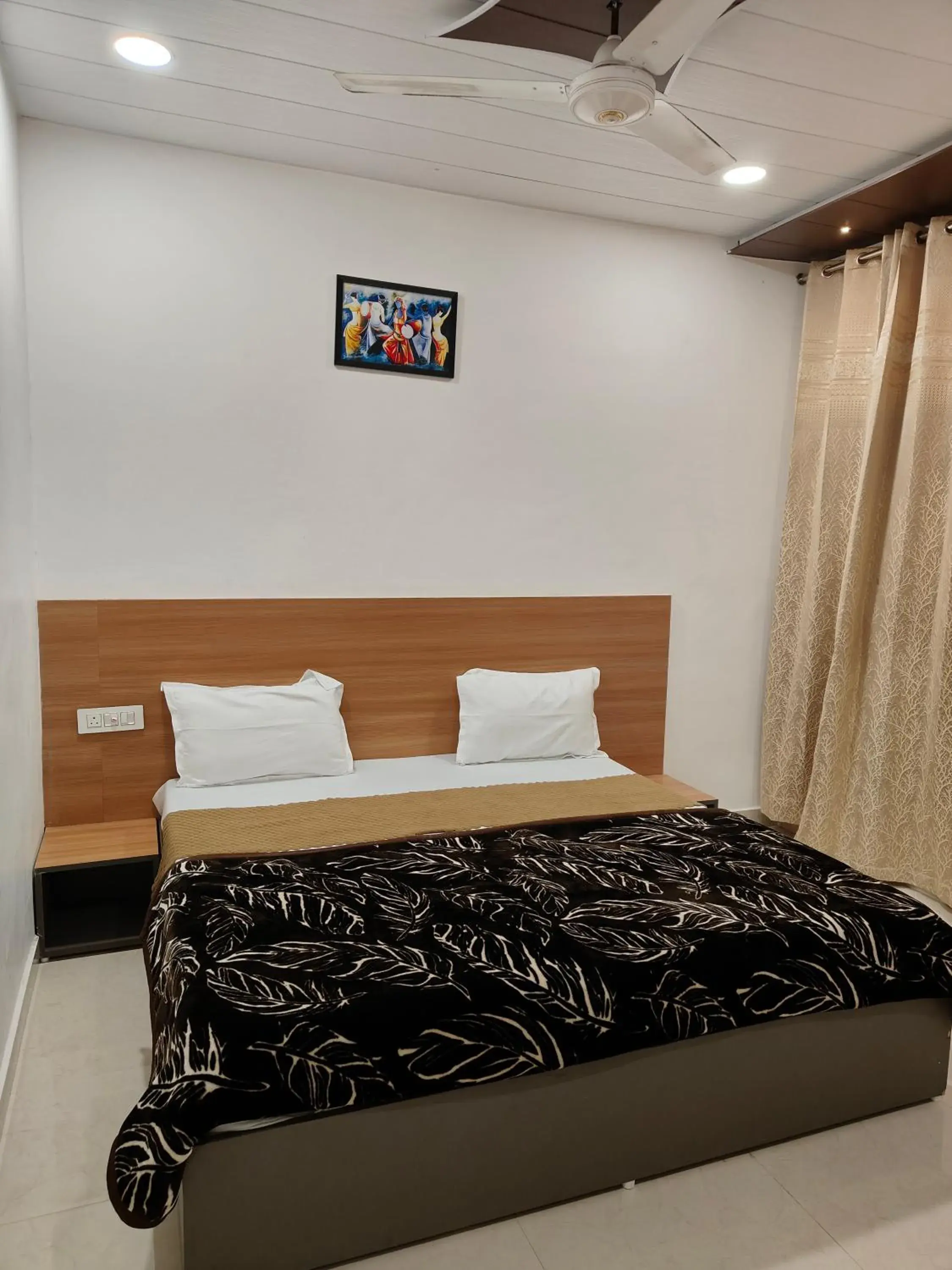 Bed in Golden Oak- 5 min walk from golden temple Bed in Golden Oak- 5 min walk from golden temple