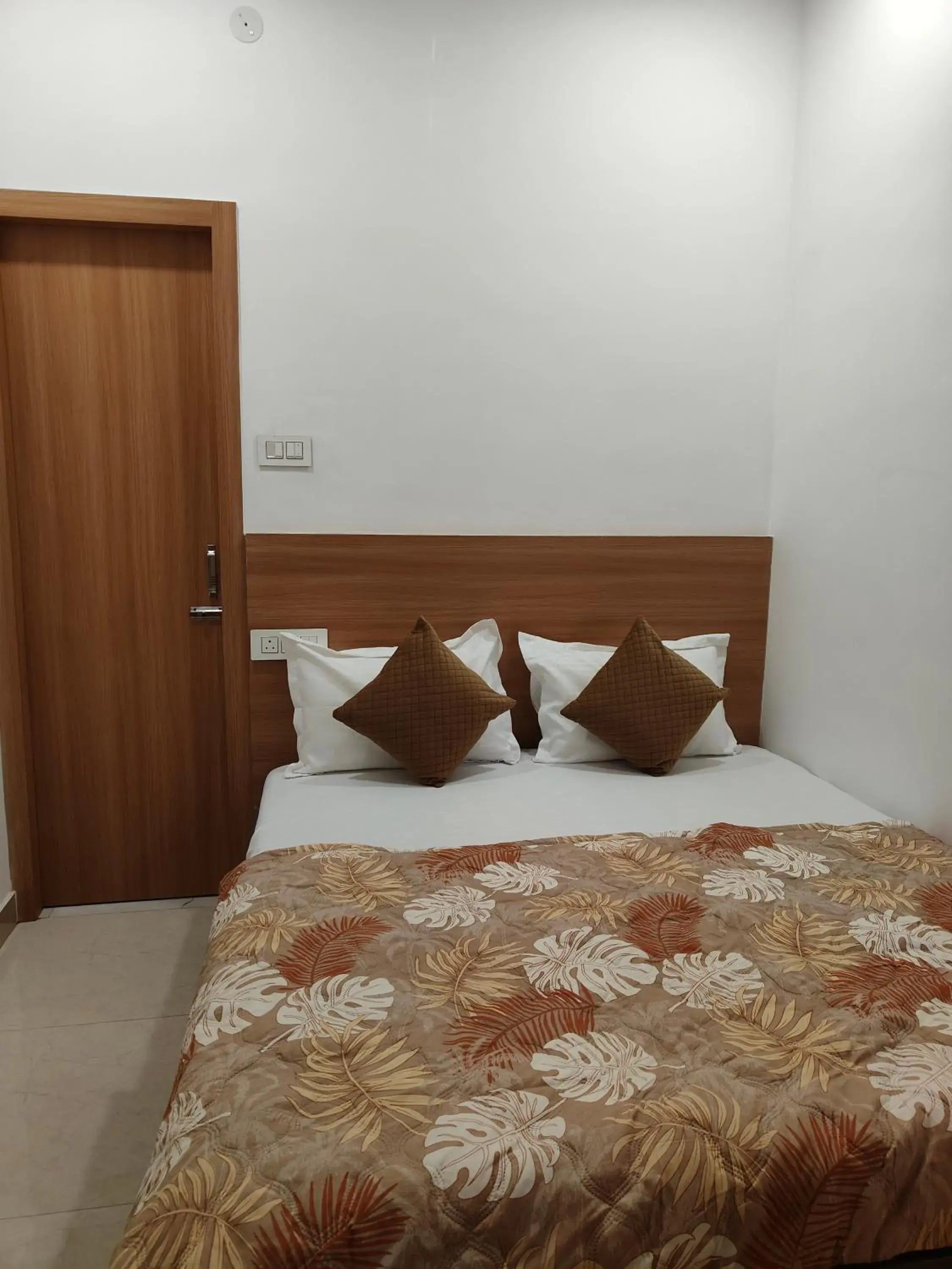 Bed in Golden Oak- 5 min walk from golden temple Bed in Golden Oak- 5 min walk from golden temple