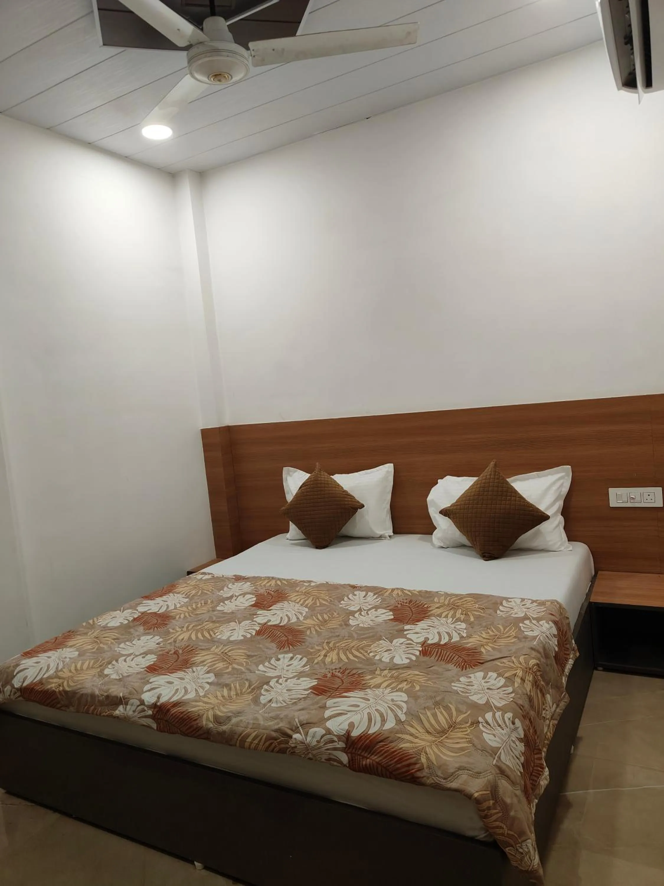 Bed in Golden Oak- 5 min walk from golden temple