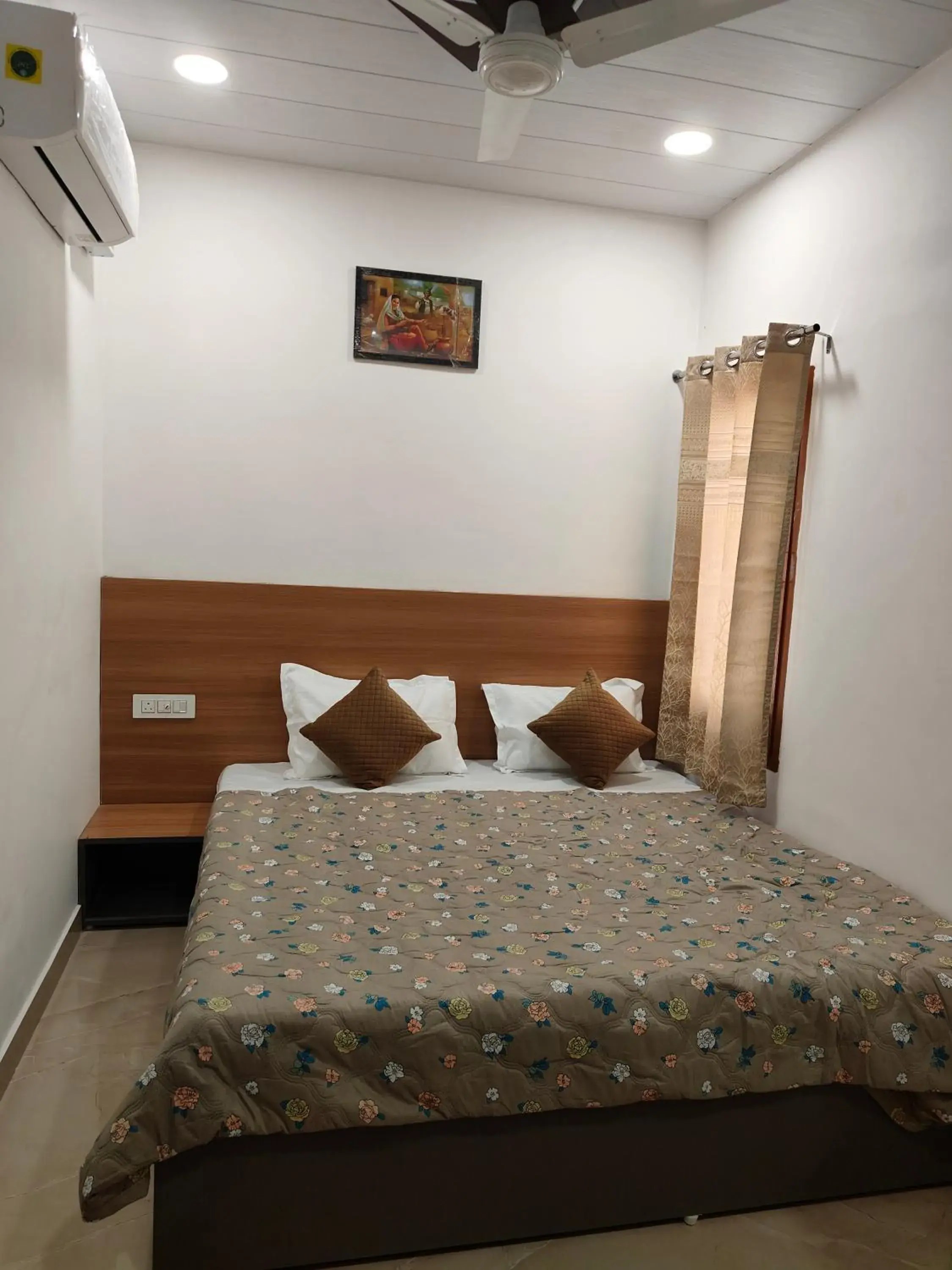 Bed in Golden Oak- 5 min walk from golden temple Bed in Golden Oak- 5 min walk from golden temple