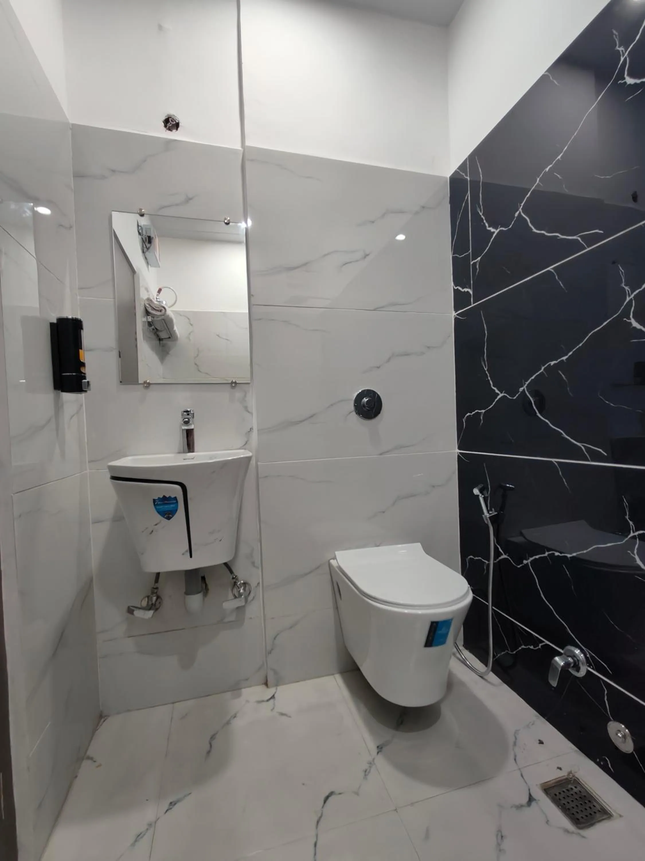 Toilet in Golden Oak- 5 min walk from golden temple