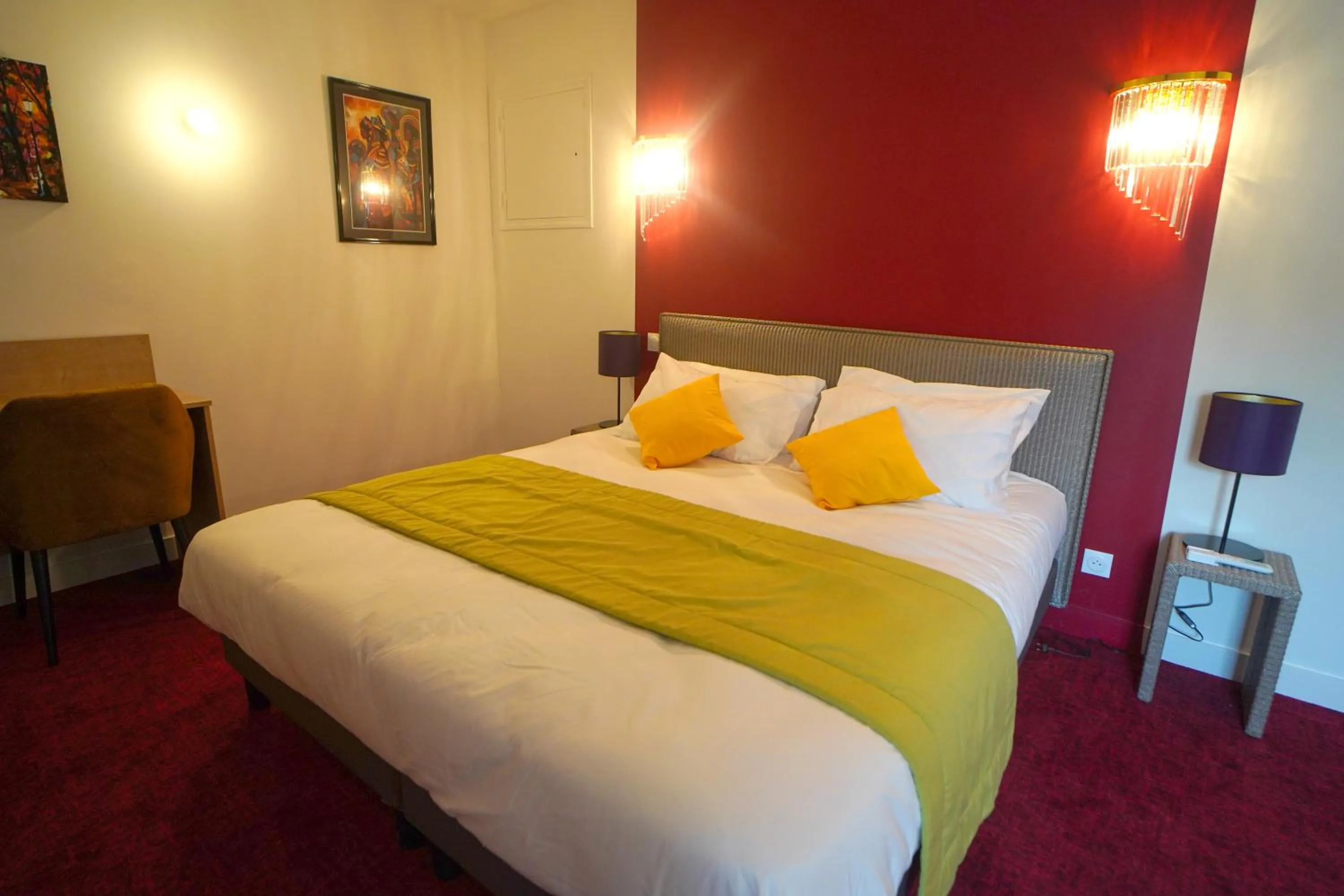 Bed in Hôtel de la Croix Blanche