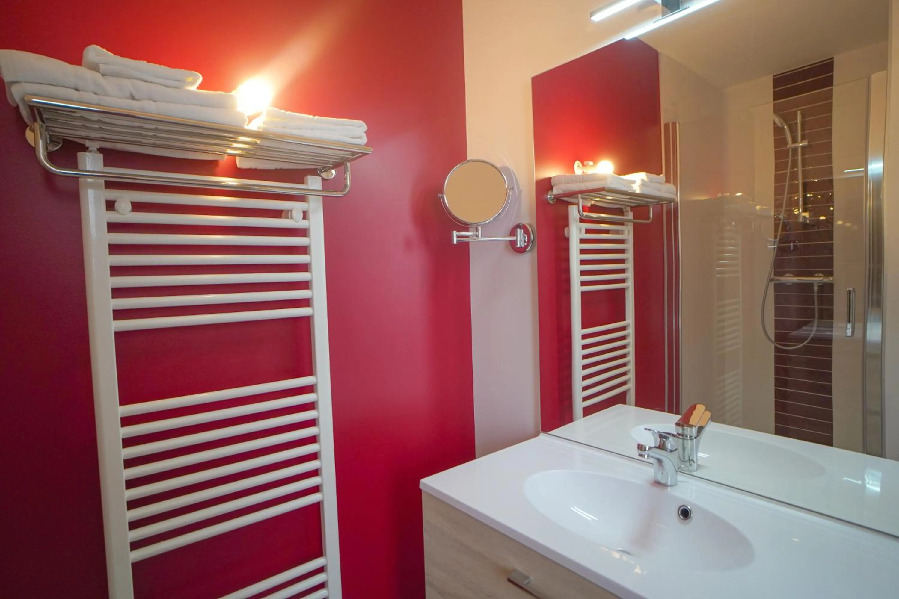 Bathroom in Hôtel de la Croix Blanche