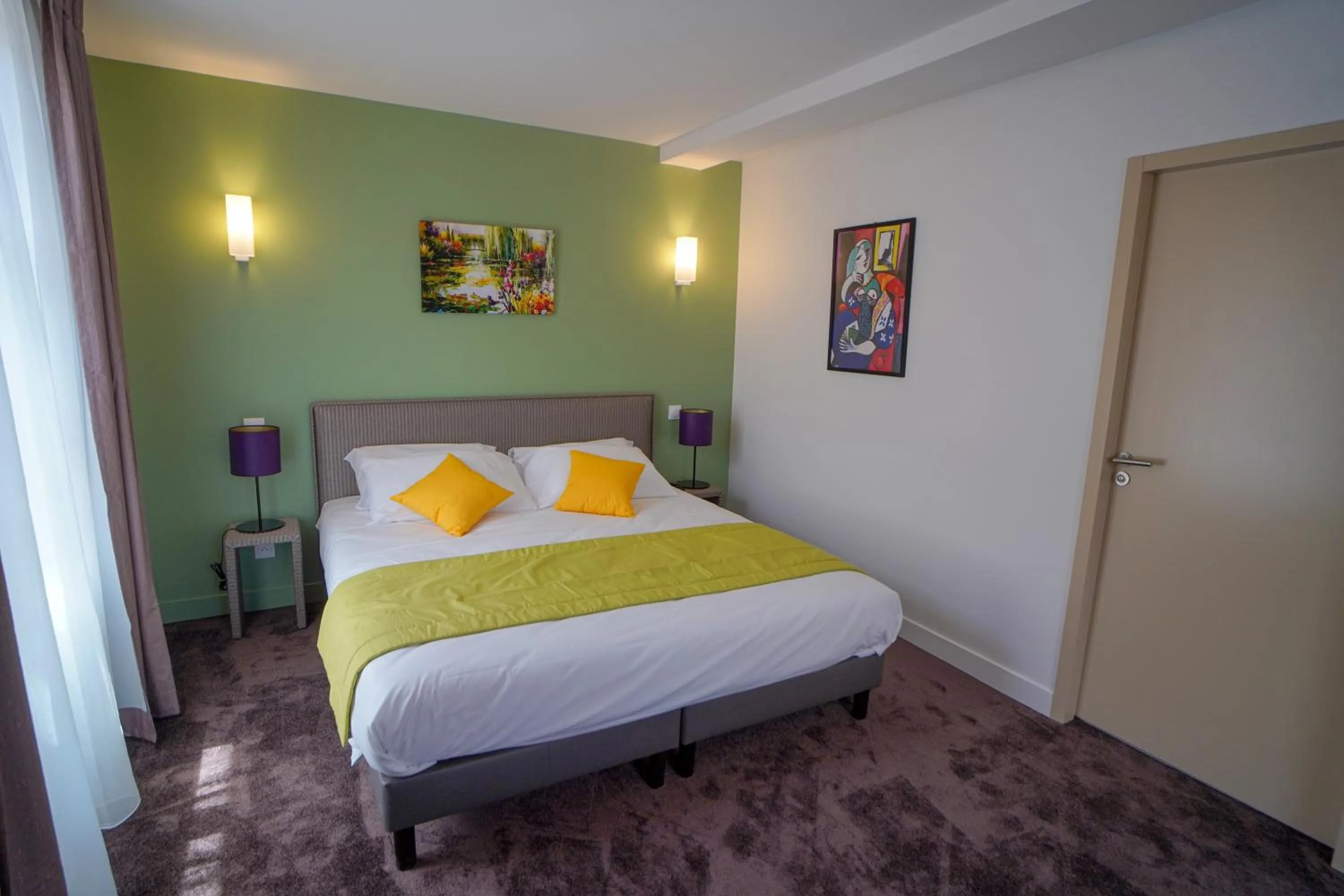 Photo of the whole room, Bed in Hôtel de la Croix Blanche