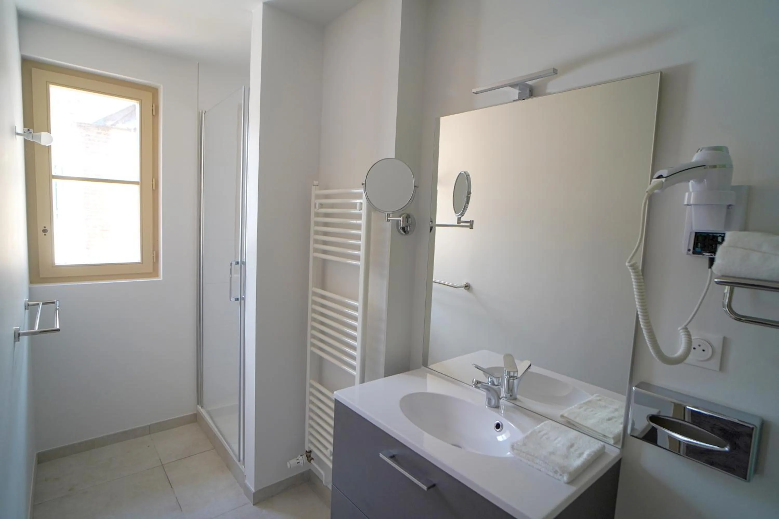 Bathroom in Hôtel de la Croix Blanche