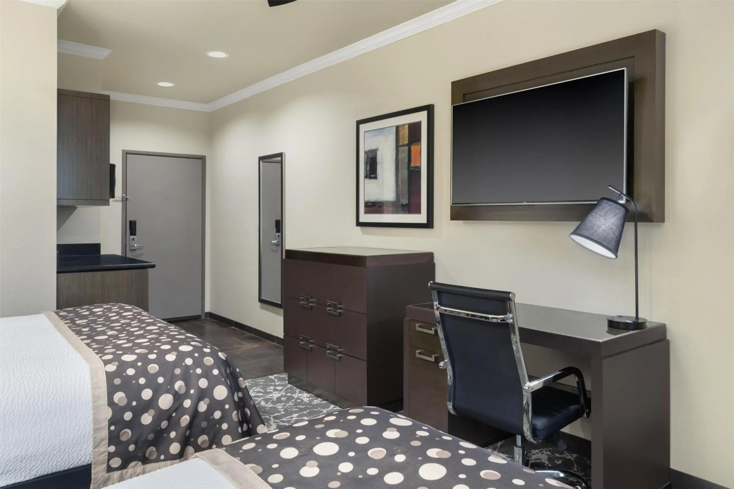 Bedroom, Bed in Best Western Premier Crown Chase Inn & Suites Bedroom, Bed in Best Western Premier Crown Chase Inn & Suites