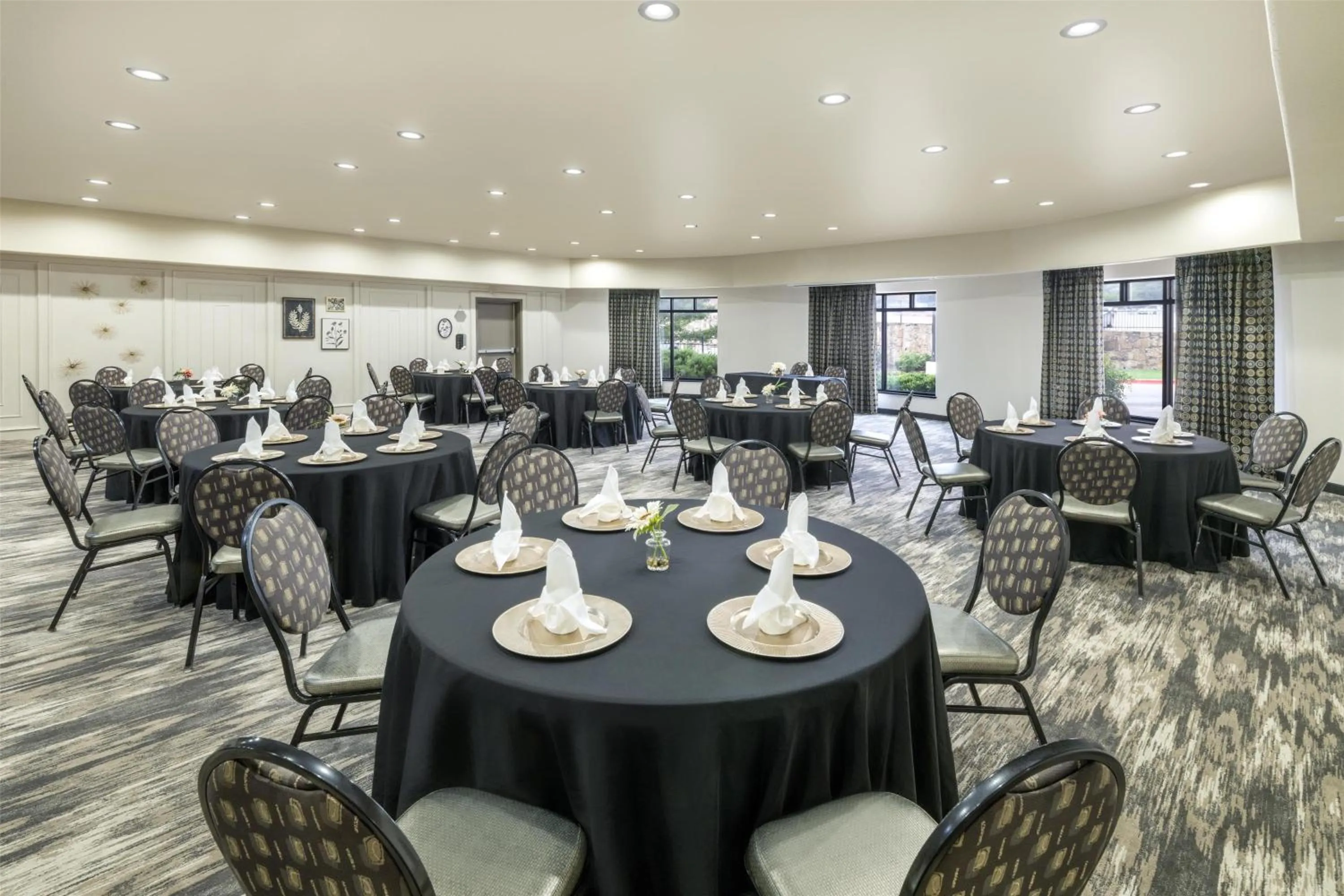 Meeting/conference room in Best Western Premier Crown Chase Inn & Suites